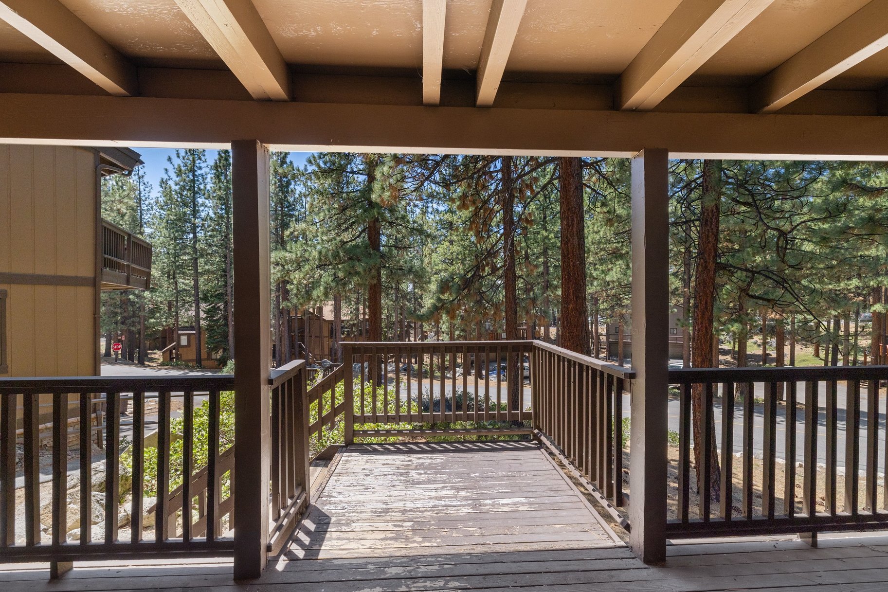  Expansive Nevada-Side Tahoe Retreat in Coveted Lake Village Setting - 物件實景