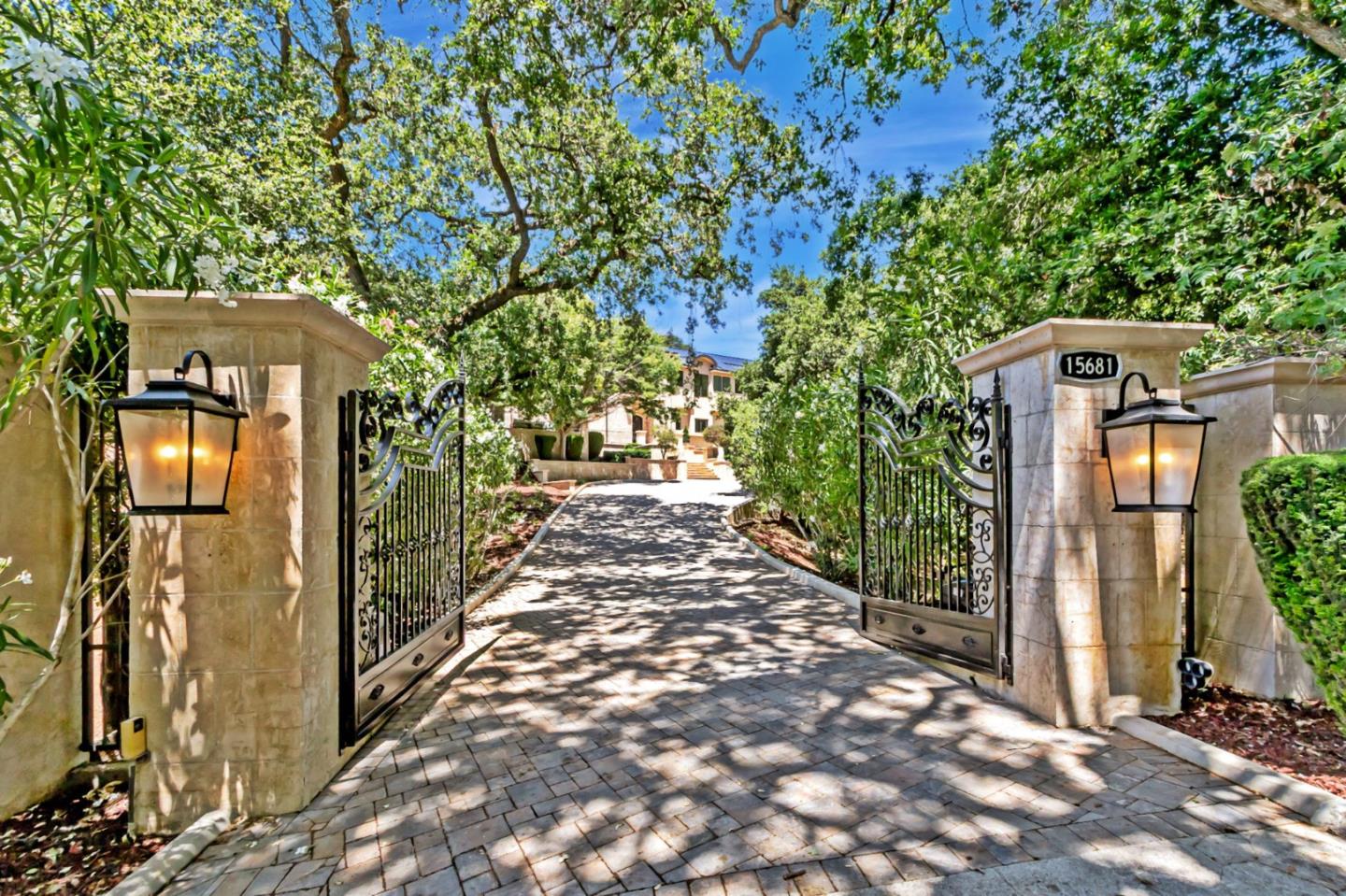 Los Gatos, California, 95032, United States, 8 Bedrooms Bedrooms, ,11 BathroomsBathrooms,Residential,For Sale,1855941