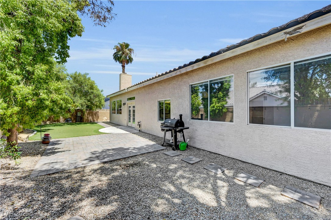 Henderson, Nevada, 89052, United States, 5 Bedrooms Bedrooms, ,2 BathroomsBathrooms,Residential,For Sale,1897207