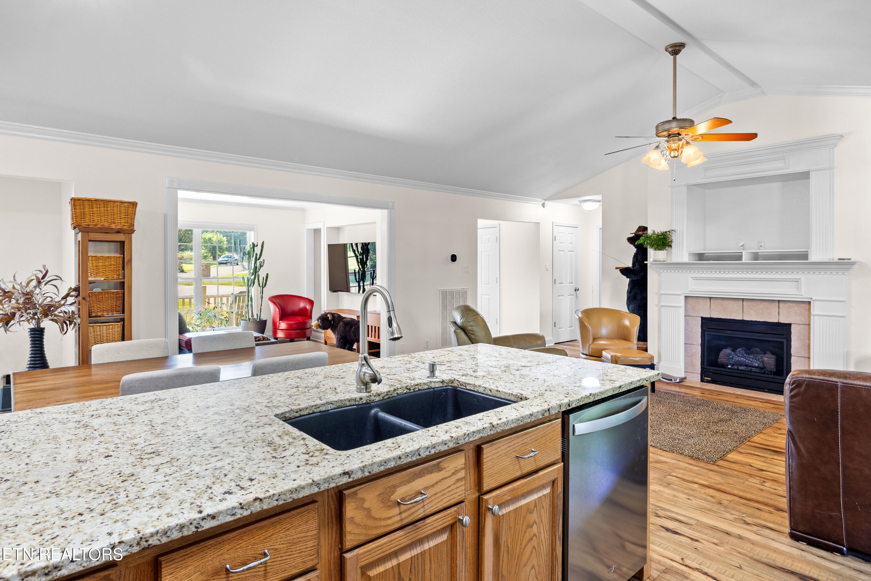 Walland, Tennessee, 37886, United States, 3 Bedrooms Bedrooms, ,2 BathroomsBathrooms,Residential,For Sale,1930662