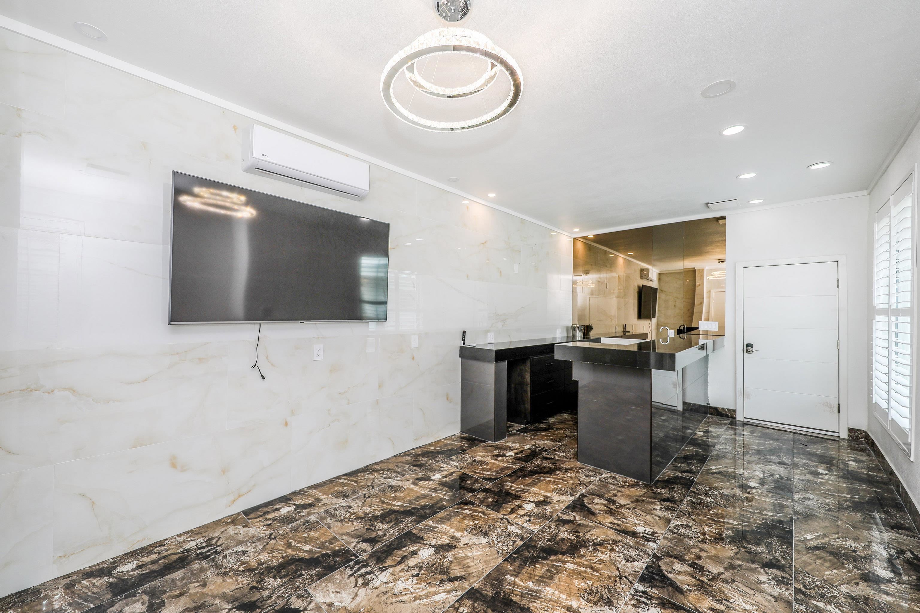 Laredo, Texas, 78041, United States, 4 Bedrooms Bedrooms, ,6 BathroomsBathrooms,Residential,For Sale,1989107