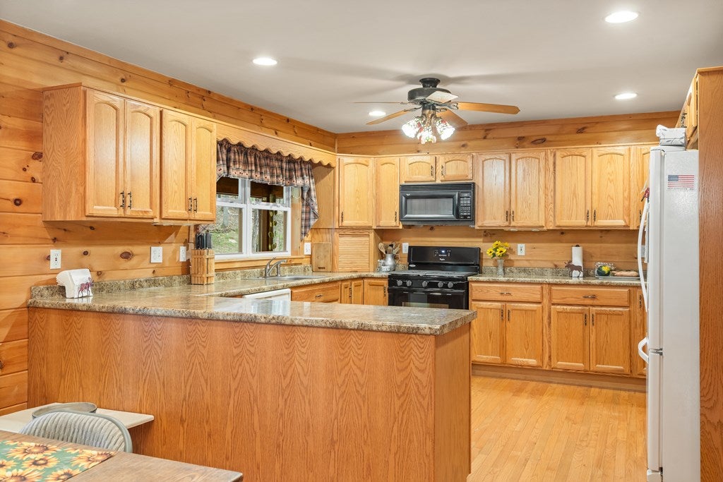 Morganton, Georgia, 30560, United States, 3 Bedrooms Bedrooms, ,3 BathroomsBathrooms,Residential,For Sale,1903694