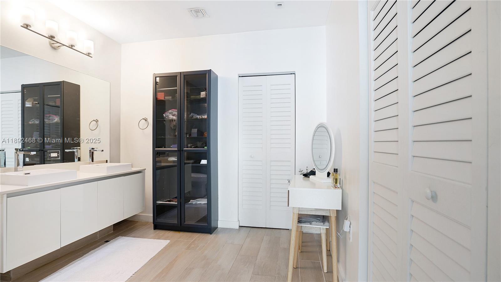 Miami, Florida, 33129, United States, 2 Bedrooms Bedrooms, ,2 BathroomsBathrooms,Residential,For Sale,1961271