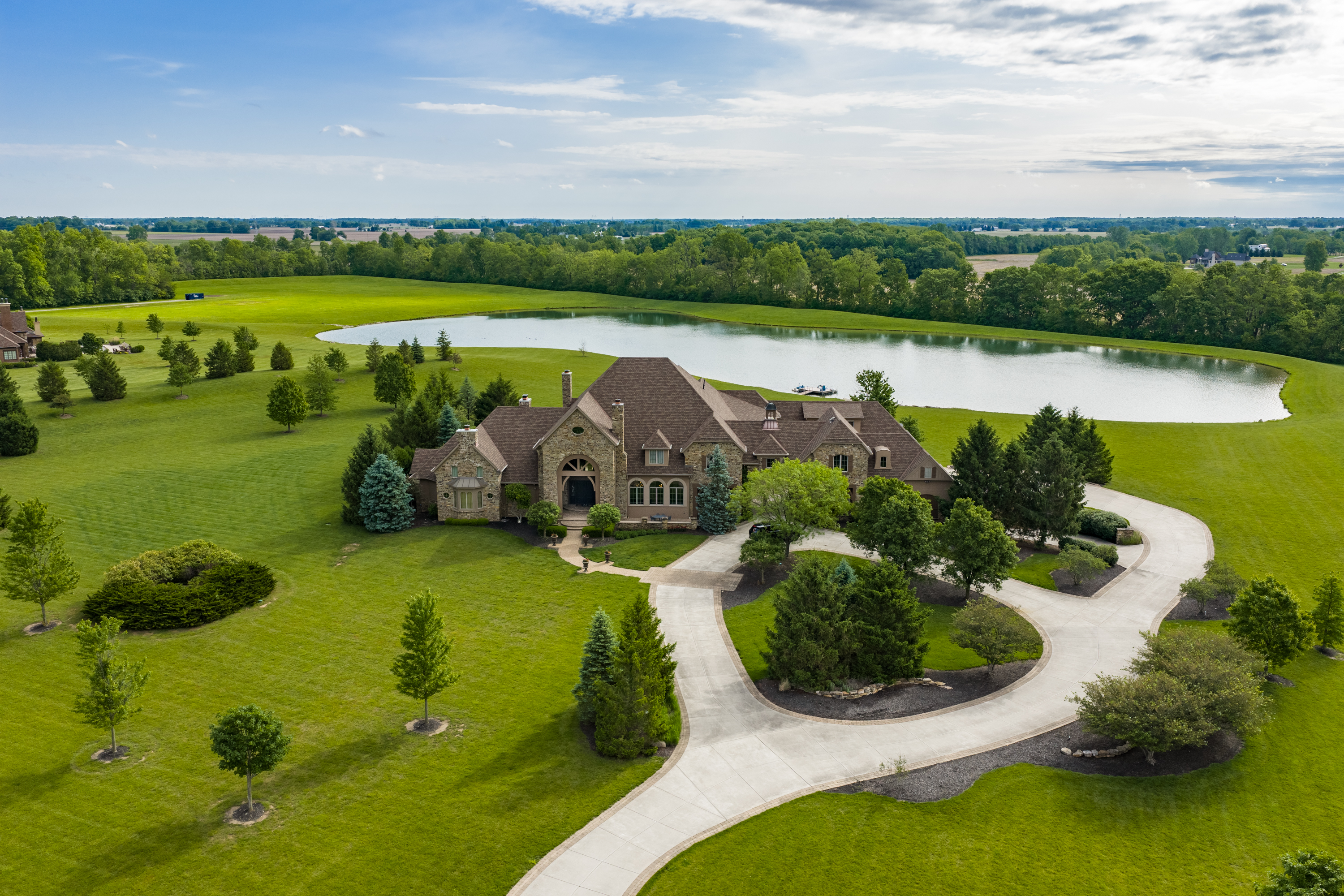  European-Inspired Waterfront Estate with Endless Features - 物件實景