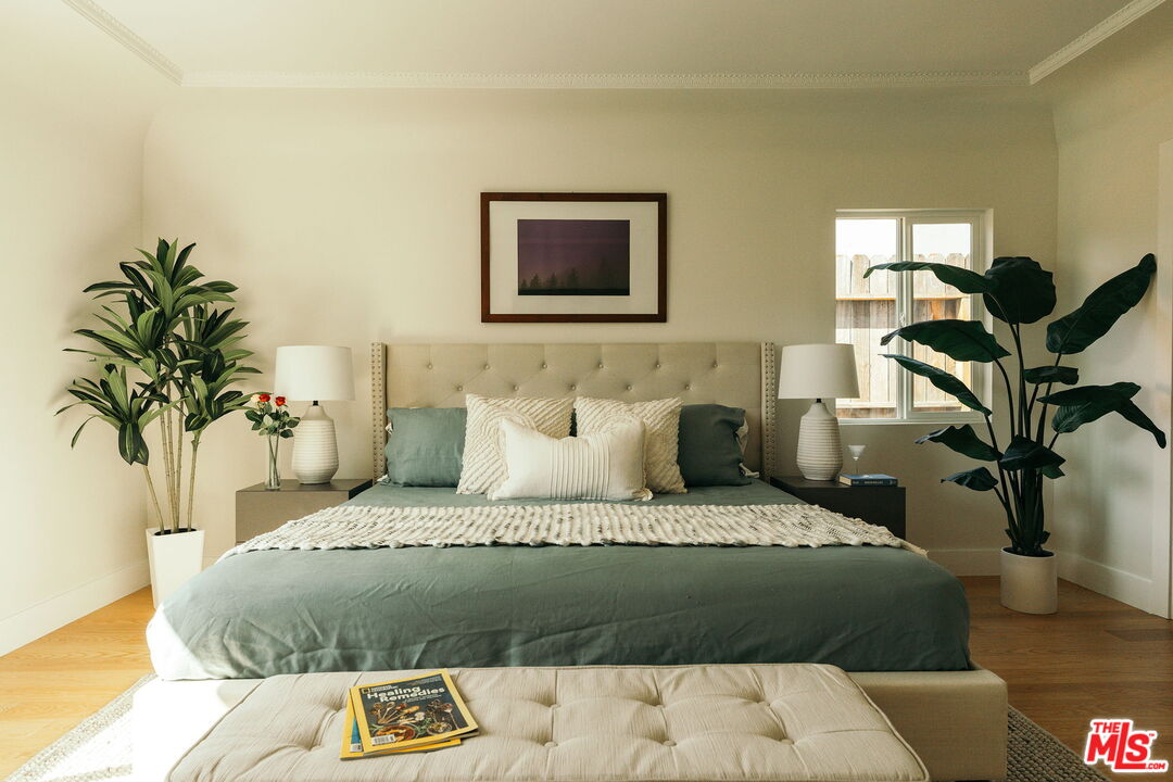 Los Angeles, California, 90019, United States, 4 Bedrooms Bedrooms, ,4 BathroomsBathrooms,Residential,For Sale,1889946