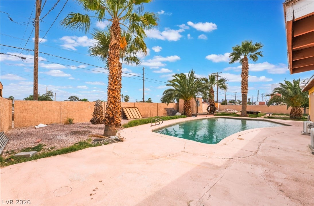 Las Vegas, Nevada, 89104, United States, 6 Bedrooms Bedrooms, ,2 BathroomsBathrooms,Residential,For Sale,2048974