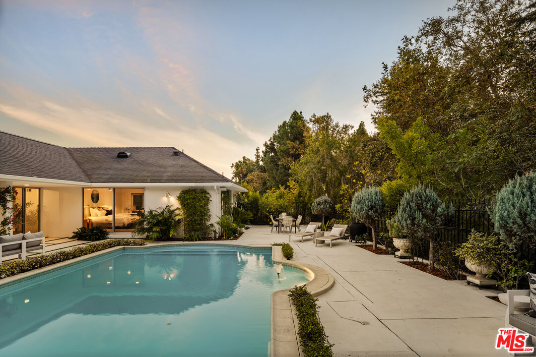 Los Angeles, California, 90027, United States, 4 Bedrooms Bedrooms, ,2 BathroomsBathrooms,Residential,For Sale,1989573