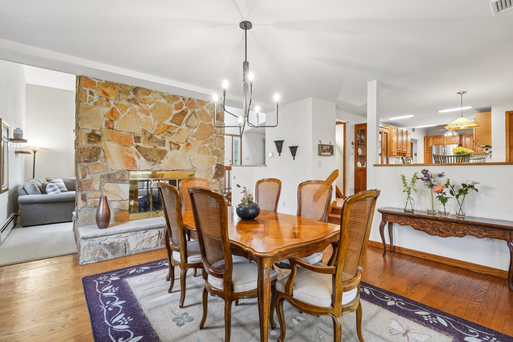  Open Airy Floorplan Designed for Both Everyday Living and Entertaining - 物件實景