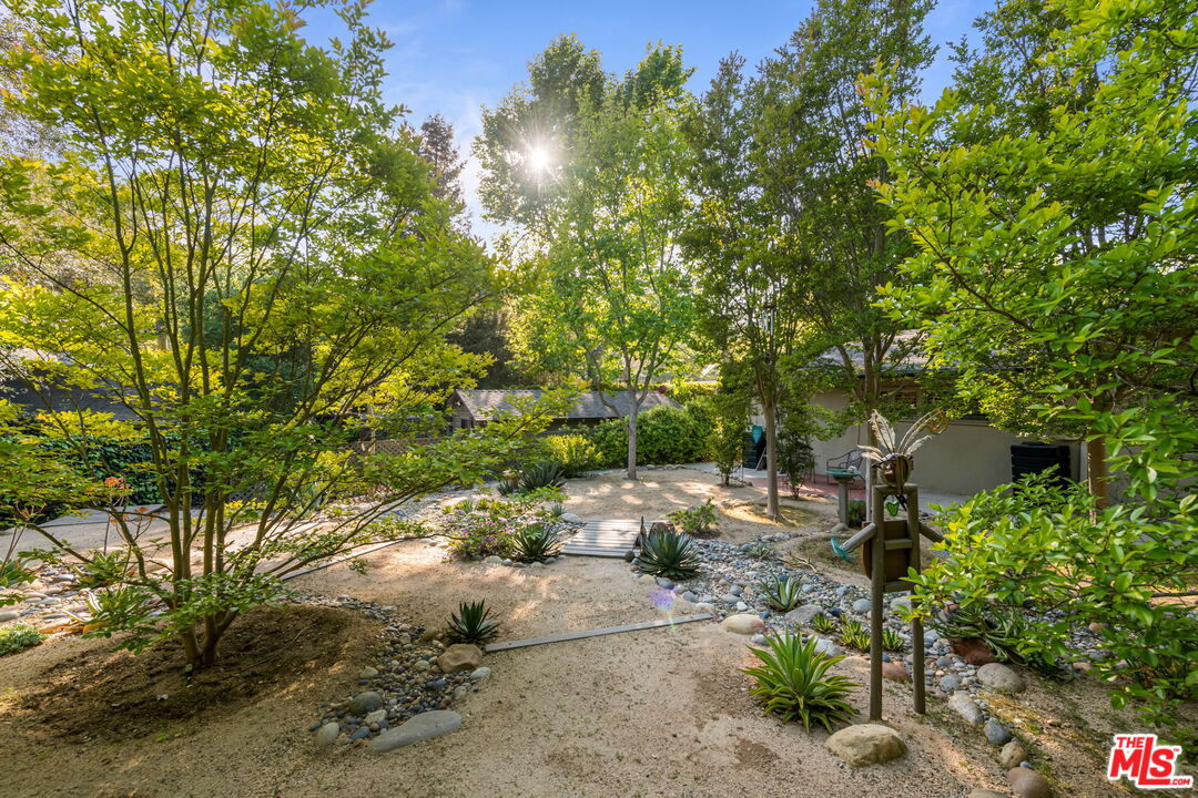 Los Angeles, California, 90049, United States, 4 Bedrooms Bedrooms, ,3 BathroomsBathrooms,Residential,For Sale,1805852