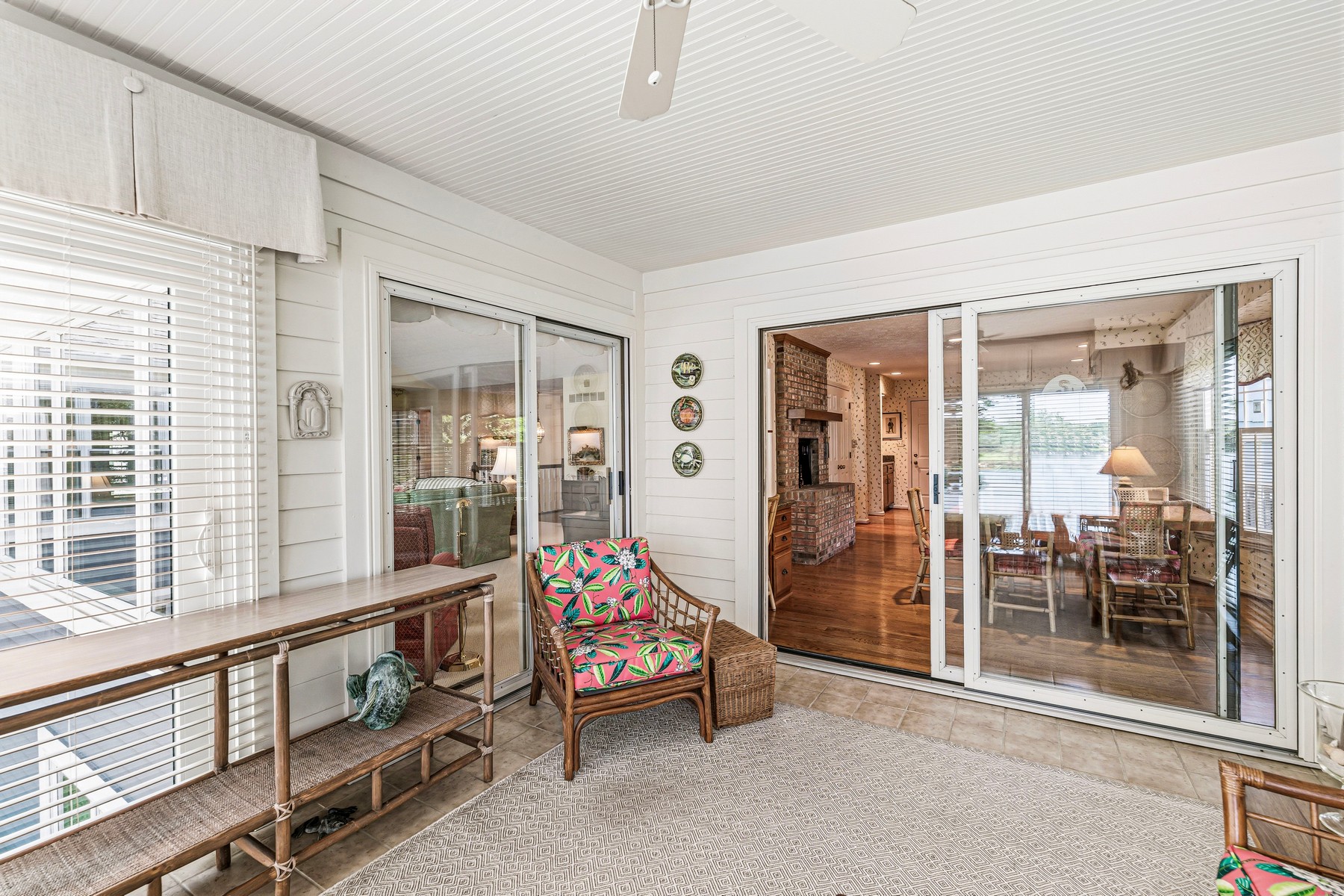  Beautifully Maintained Waterfront Home with Breathtaking Views - 物件實景