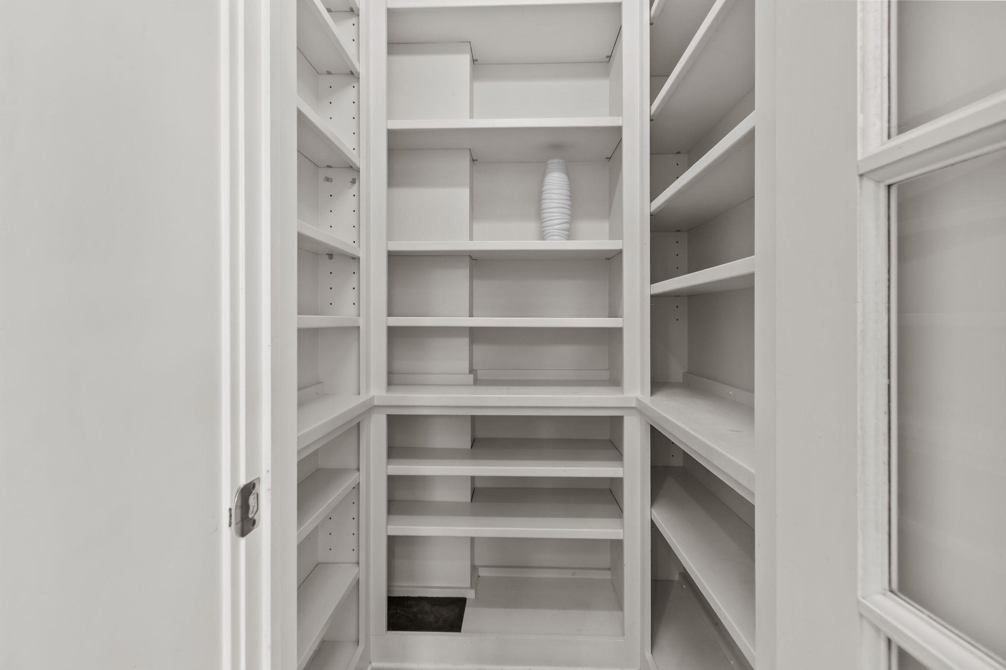 NEENAH, Wisconsin, 54956, United States, 4 Bedrooms Bedrooms, ,4 BathroomsBathrooms,Residential,For Sale,1955274