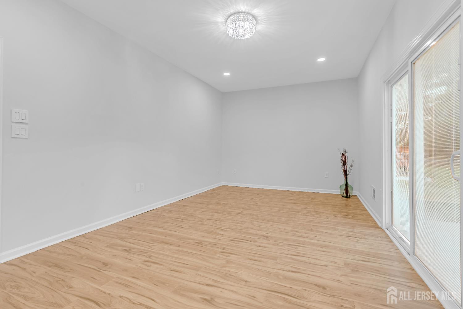 East Brunswick, New Jersey, 08816, United States, 3 Bedrooms Bedrooms, ,3 BathroomsBathrooms,Residential,For Sale,2001983