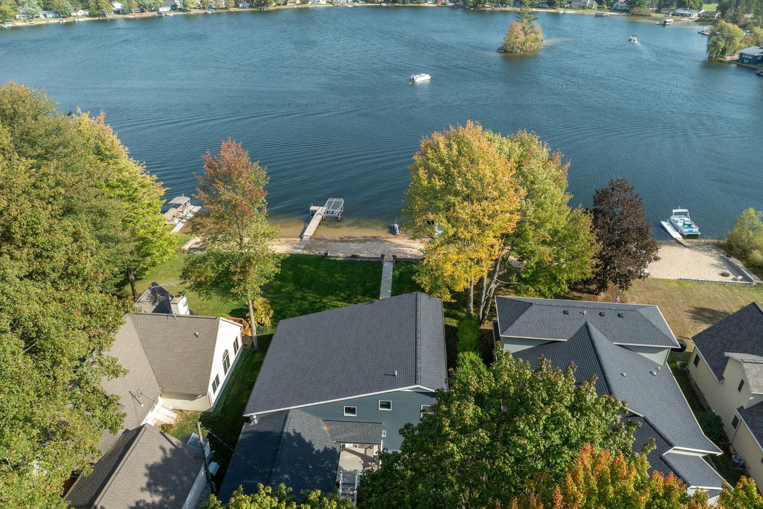 Canadian Lakes, Michigan, 49346, United States, 4 Bedrooms Bedrooms, ,3 BathroomsBathrooms,Residential,For Sale,1976401