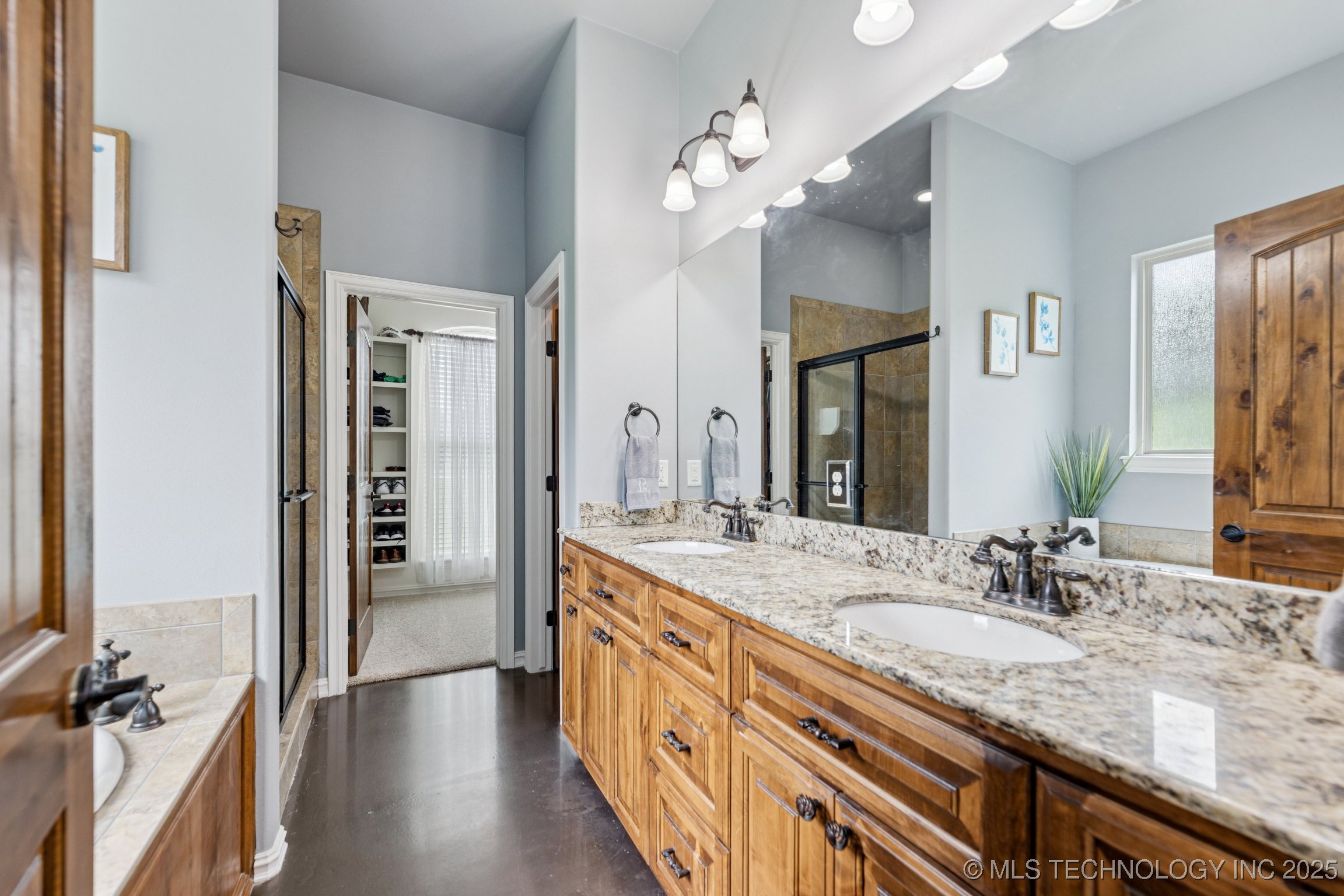 Sapulpa, Oklahoma, 74066, United States, 4 Bedrooms Bedrooms, ,4 BathroomsBathrooms,Residential,For Sale,1940003