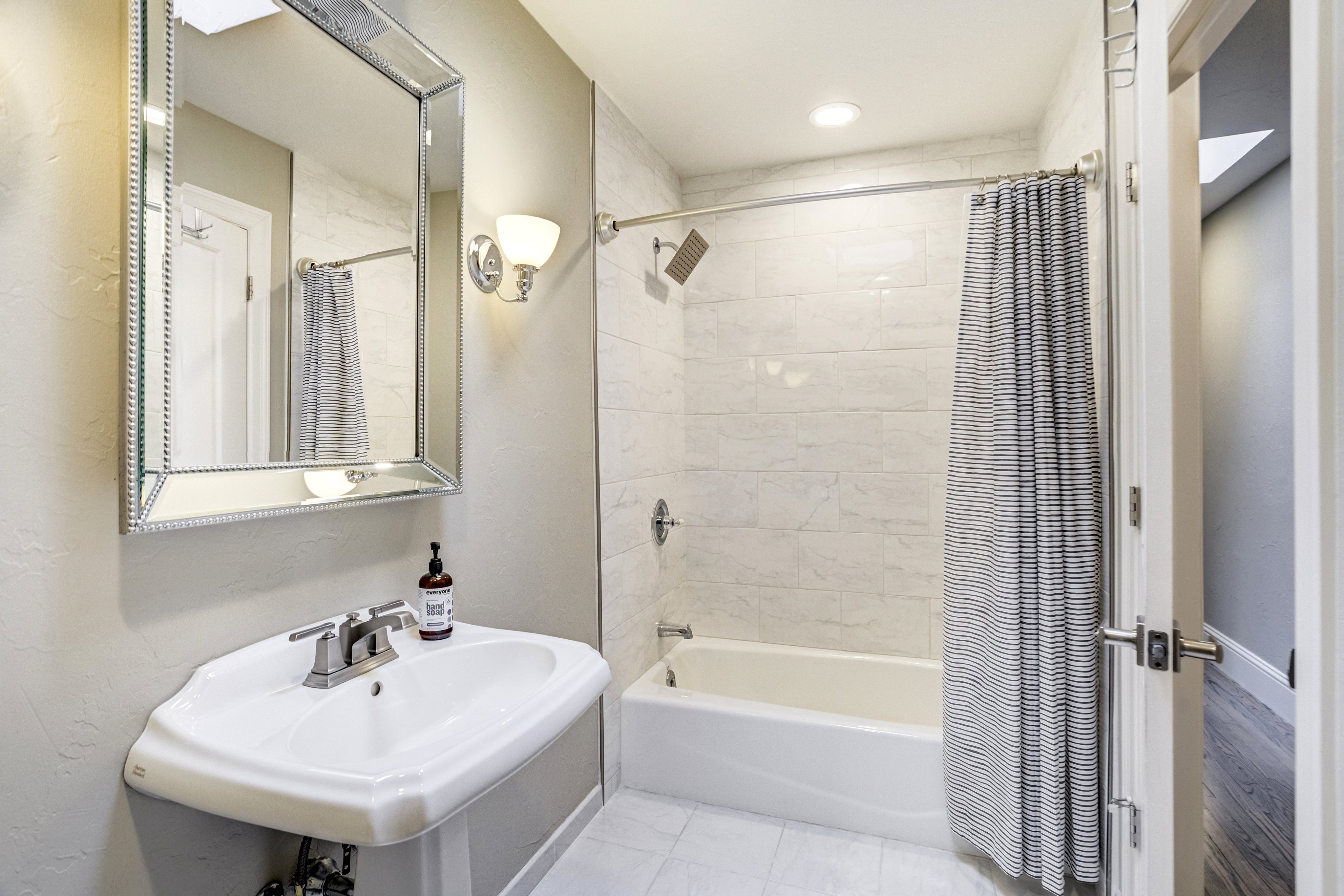  Don Price Mid-Century in Broadmoor Heights: 8 Midland Road - 物件實景