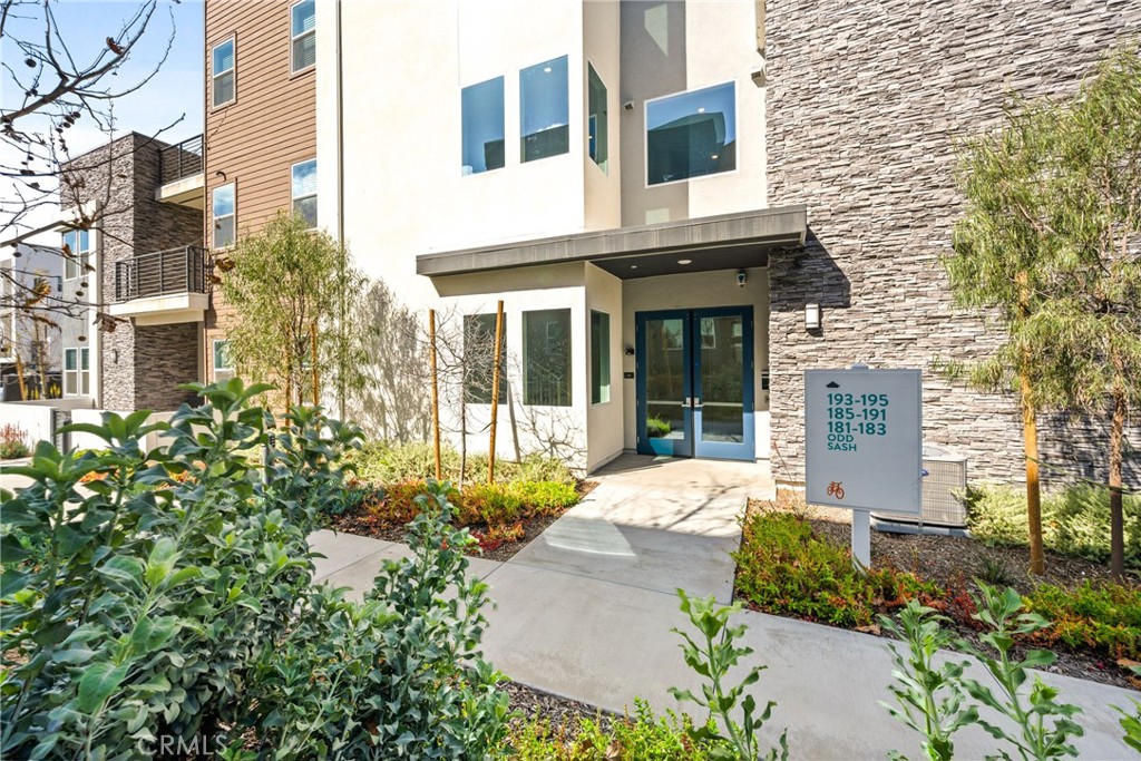 Irvine, California, 92618, United States, 1 Bedroom Bedrooms, ,1 BathroomBathrooms,Residential,For Sale,1707391