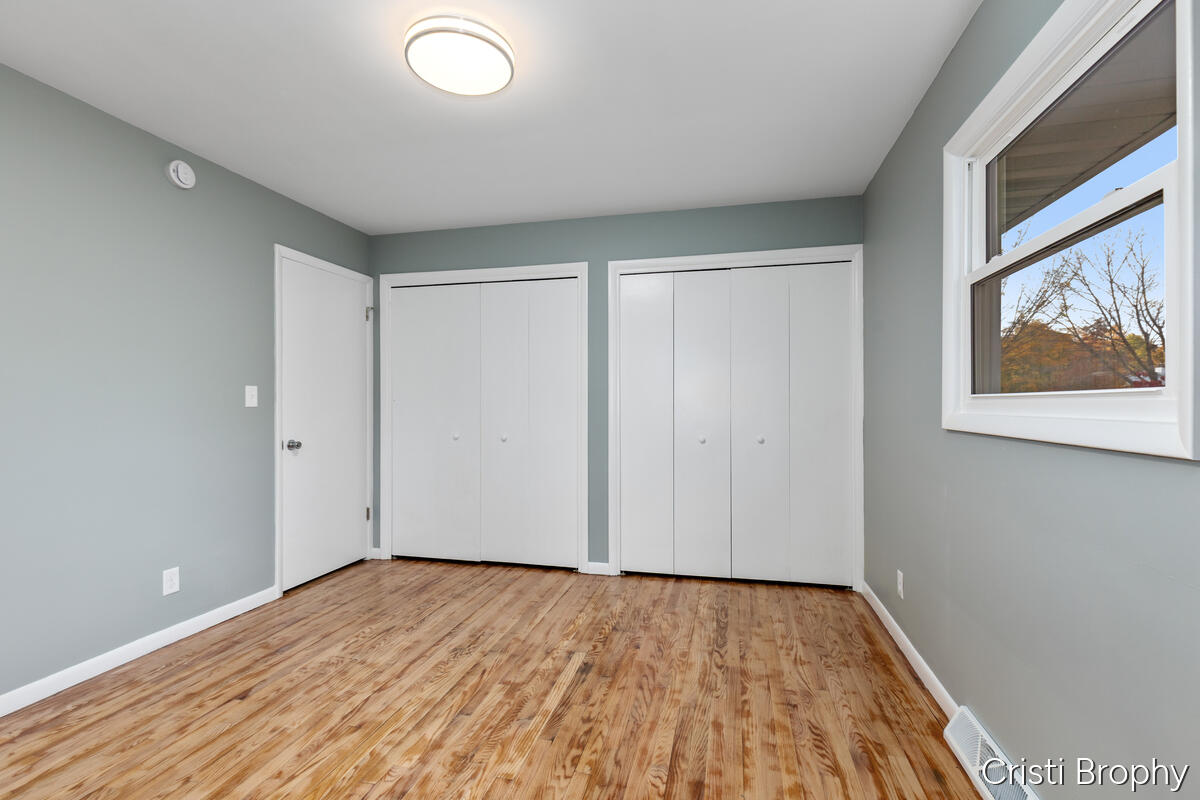 Grand Rapids, Michigan, 49506, United States, 4 Bedrooms Bedrooms, ,3 BathroomsBathrooms,Residential,For Sale,1989098