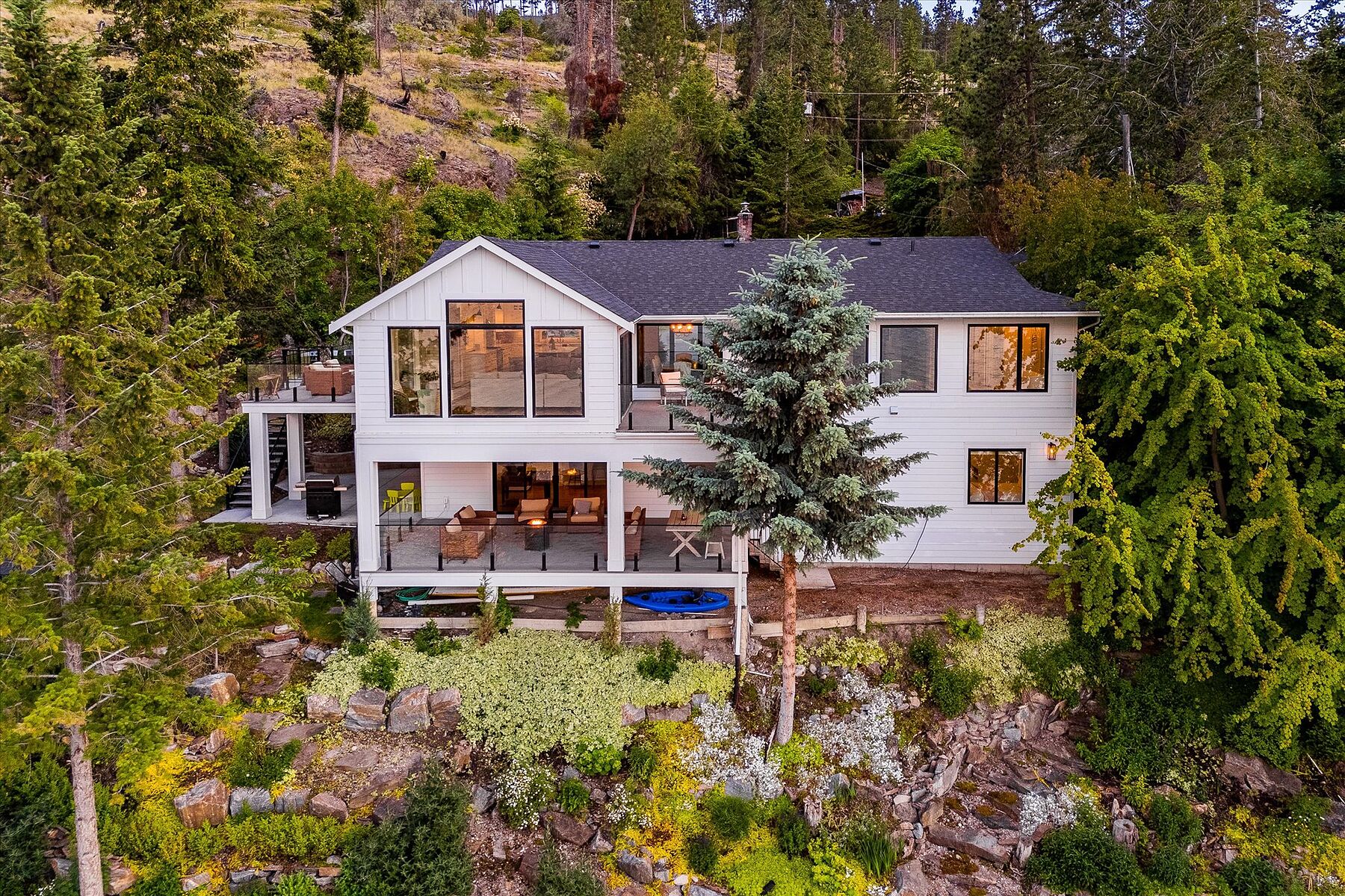 Stunning Home with Privacy - 物件實景