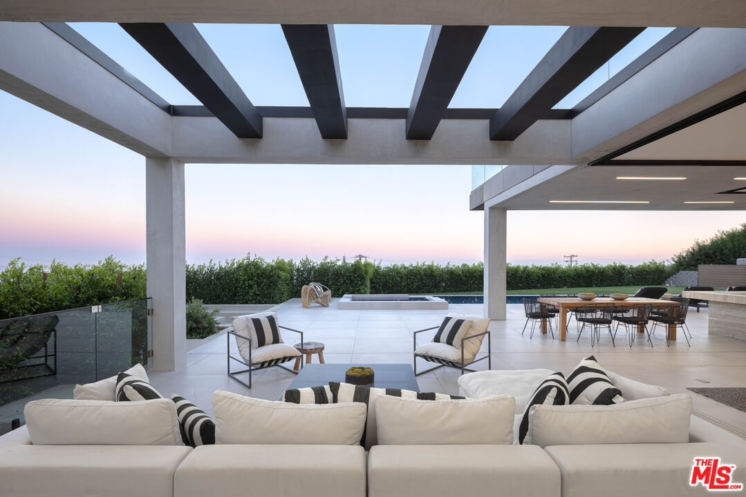 Malibu, California, 90265, United States, 5 Bedrooms Bedrooms, ,10 BathroomsBathrooms,Residential,For Sale,1707540