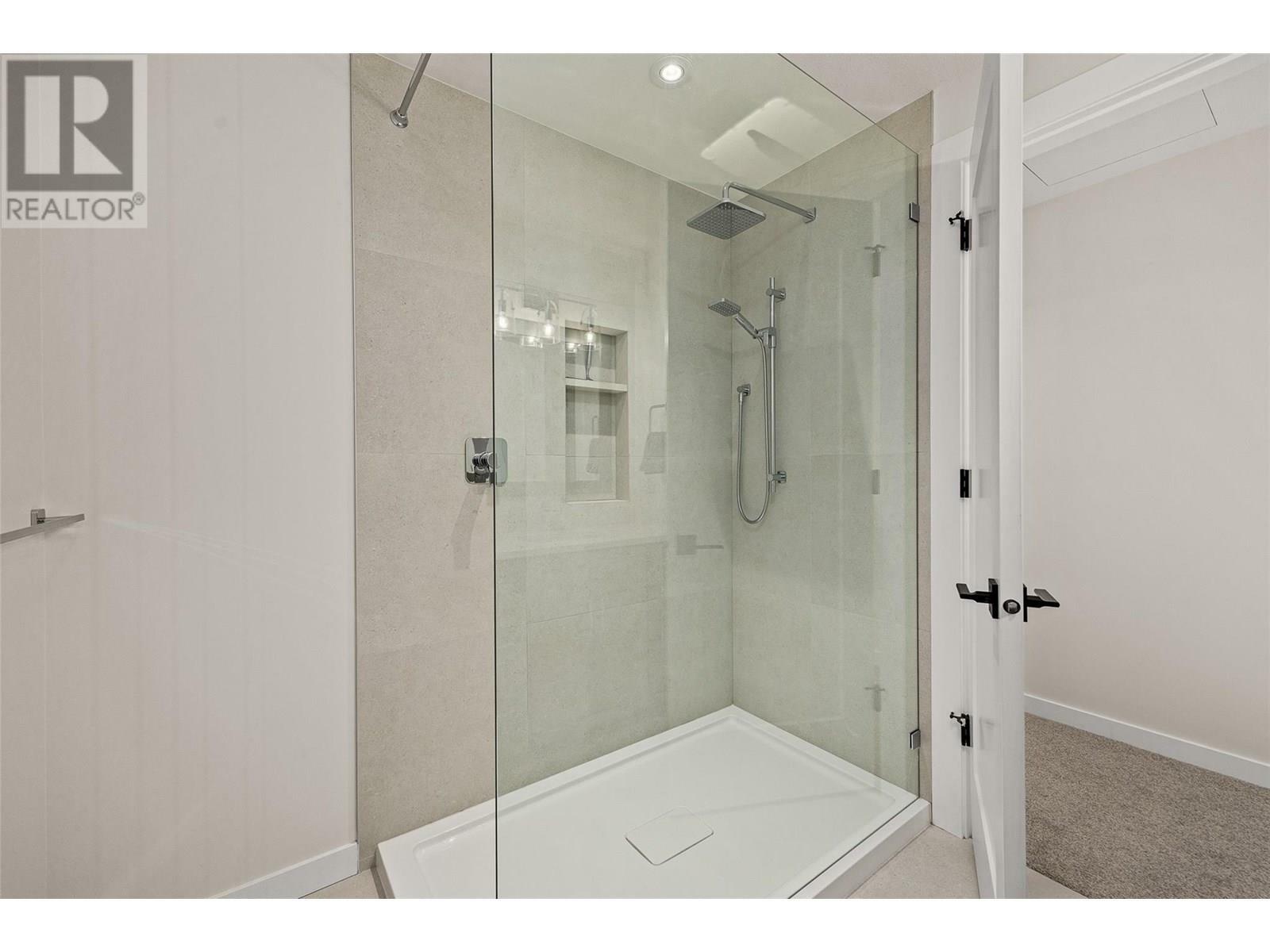 KELOWNA, British Columbia, V1V 0C9, CA, 5 Bedrooms Bedrooms, ,4 BathroomsBathrooms,Residential,For Sale,1875451