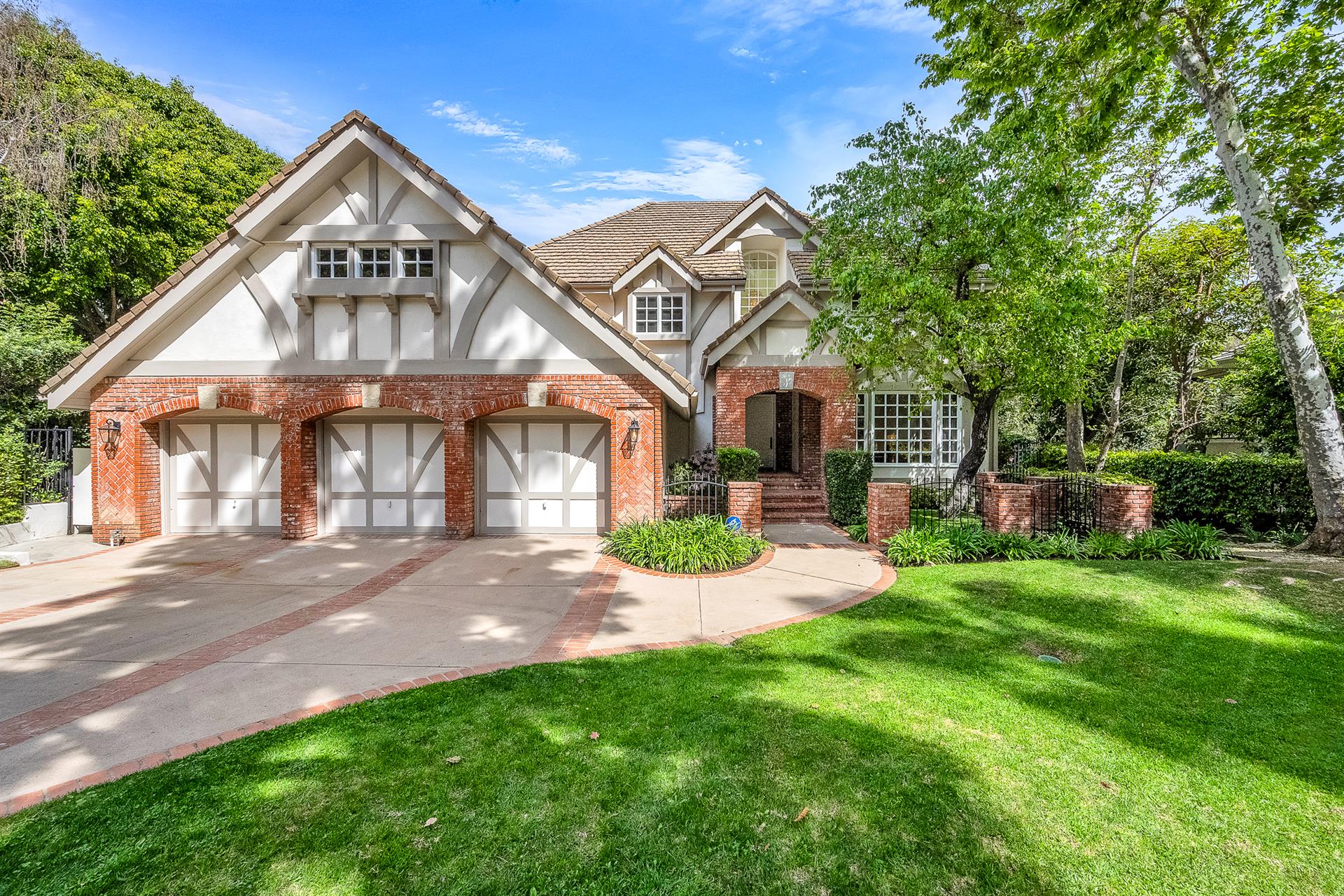 Iredell Ln, Studio City, CA 91604