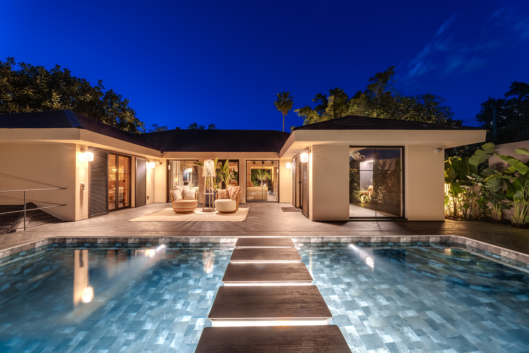  A Balinese oasis on the front line of Guadalmina Alta golf in Marbella - 物件實景