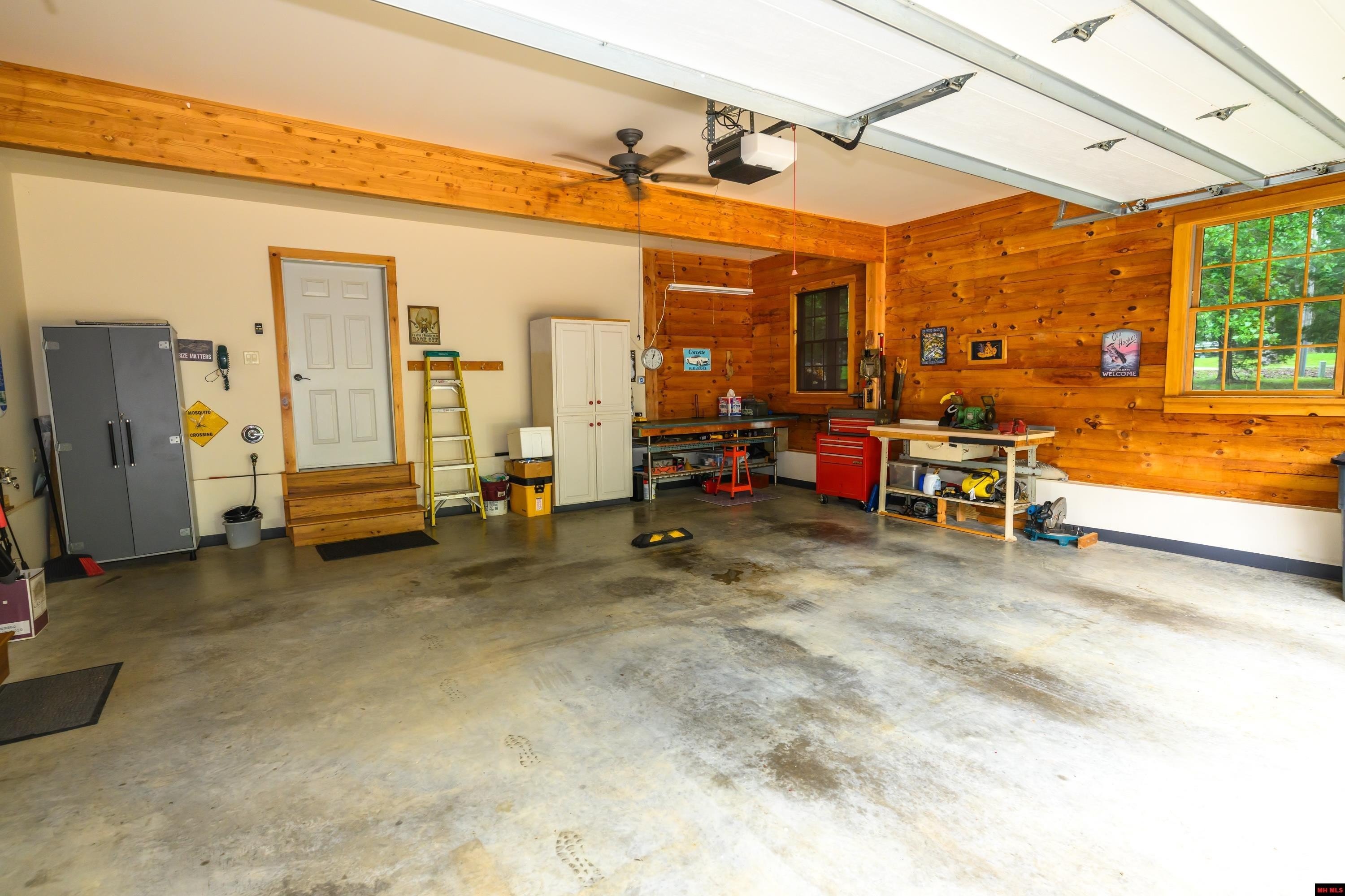 Mountain Home, Arkansas, 72653, United States, 3 Bedrooms Bedrooms, ,3 BathroomsBathrooms,Residential,For Sale,1895222