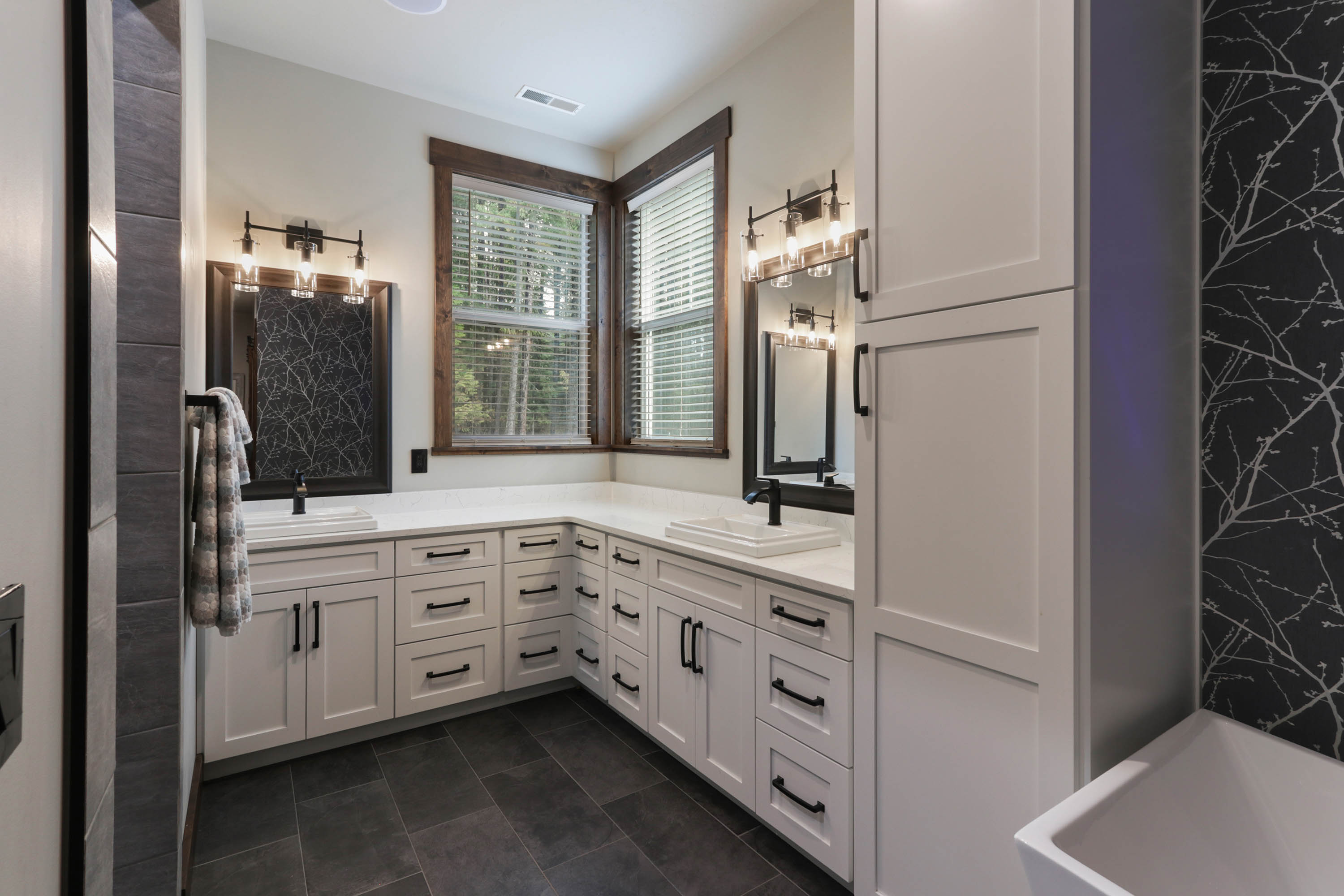 Sandpoint, Idaho, 83864, United States, 6 Bedrooms Bedrooms, ,8 BathroomsBathrooms,Residential,For Sale,1975419