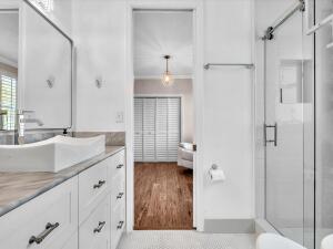 Plantation, Florida, 33325, United States, 5 Bedrooms Bedrooms, ,4 BathroomsBathrooms,Residential,For Sale,2005457