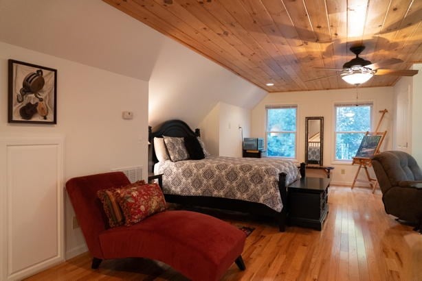 Murphy, North Carolina, 28906, United States, 4 Bedrooms Bedrooms, ,4 BathroomsBathrooms,Residential,For Sale,1989693