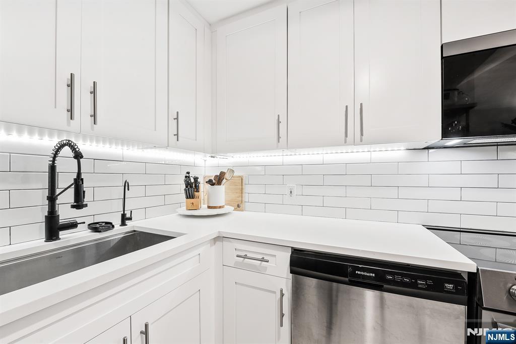 Hoboken, New Jersey, 07030, United States, 1 Bedroom Bedrooms, ,2 BathroomsBathrooms,Residential,For Sale,1987541