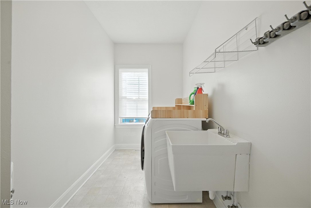 Columbiana, Ohio, 44408, United States, 4 Bedrooms Bedrooms, ,4 BathroomsBathrooms,Residential,For Sale,1977741