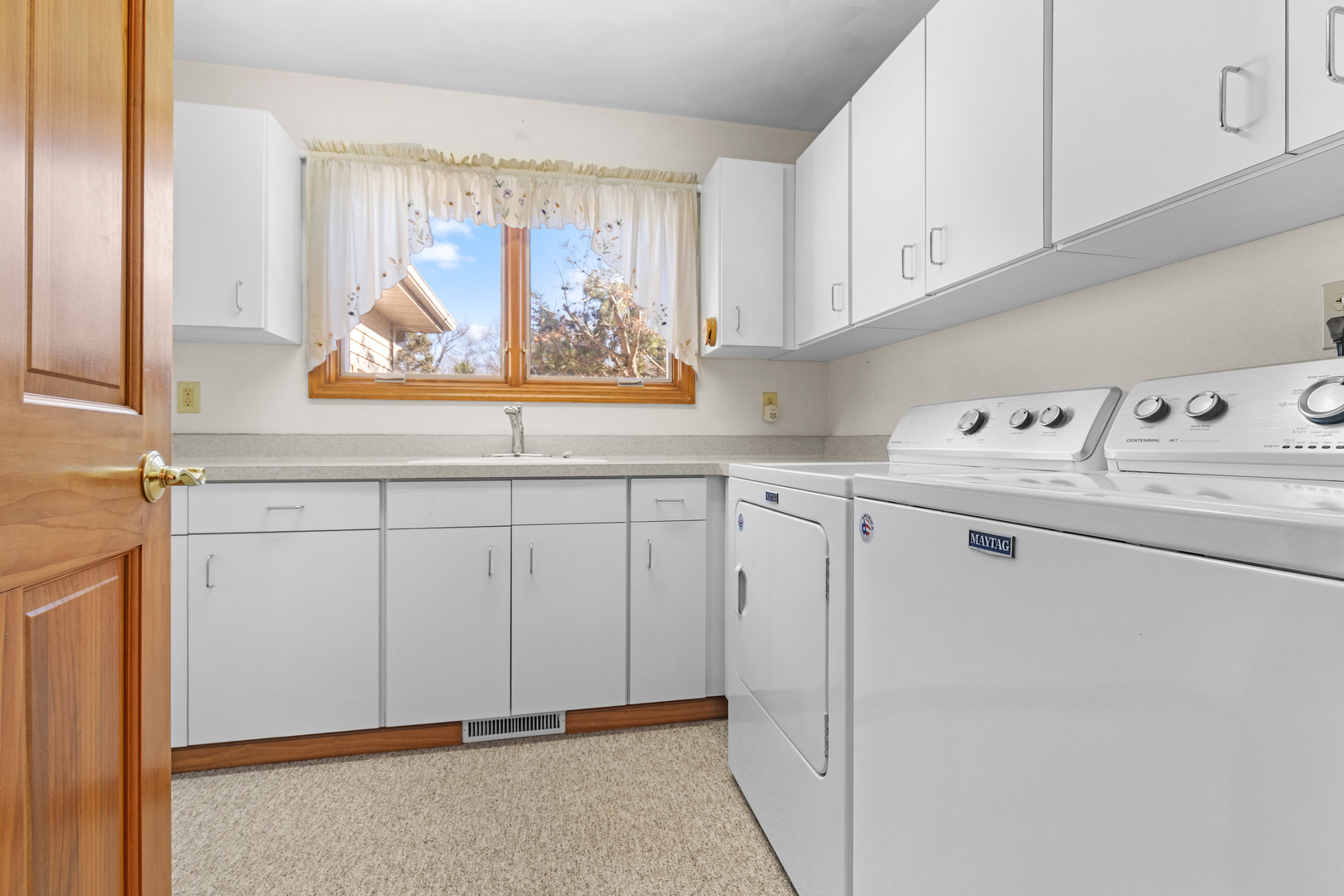 Roscoe, Illinois, 61073, United States, 3 Bedrooms Bedrooms, ,4 BathroomsBathrooms,Residential,For Sale,2011346