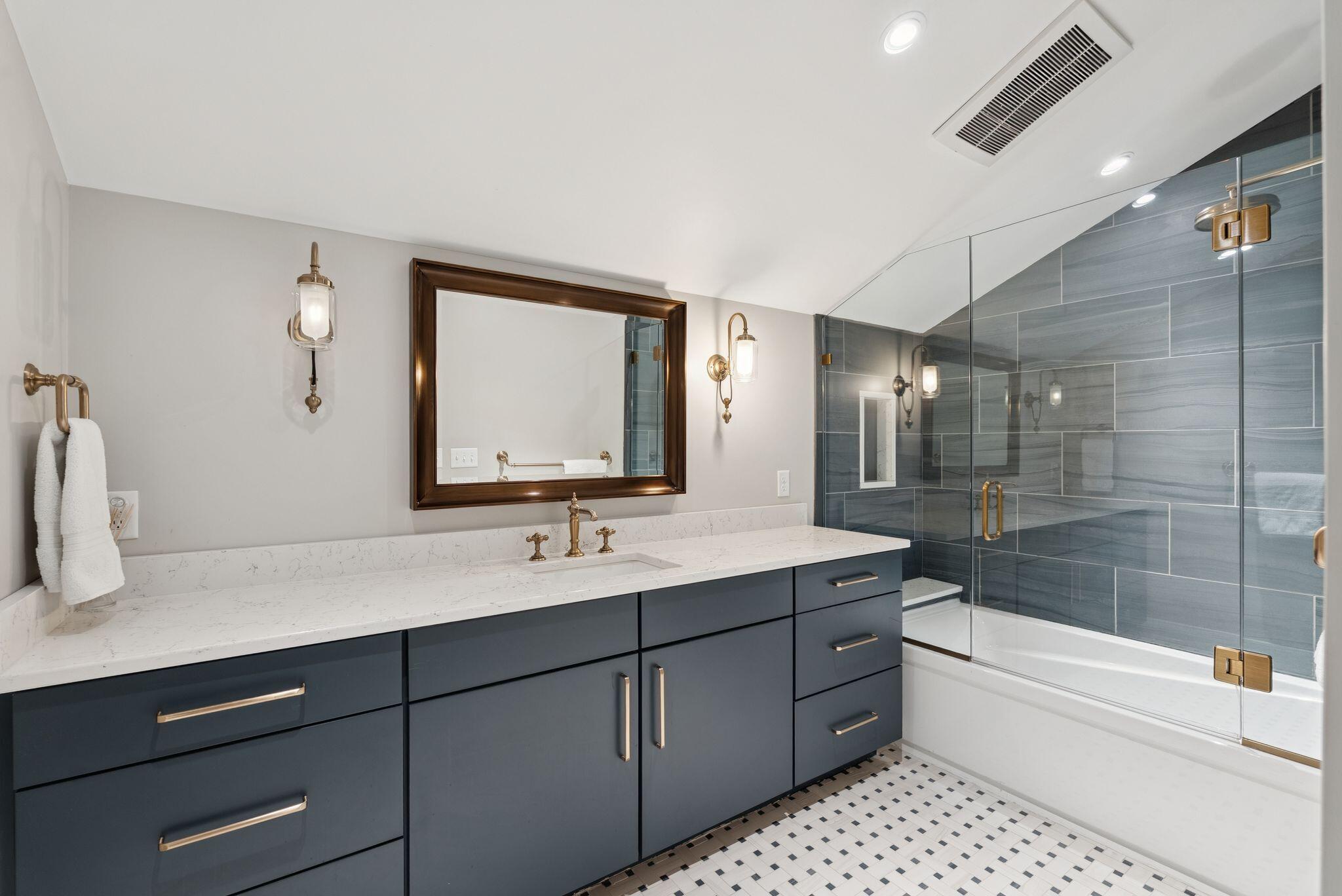 Falmouth, Maine, 04105, United States, 3 Bedrooms Bedrooms, ,4 BathroomsBathrooms,Residential,For Sale,1975511