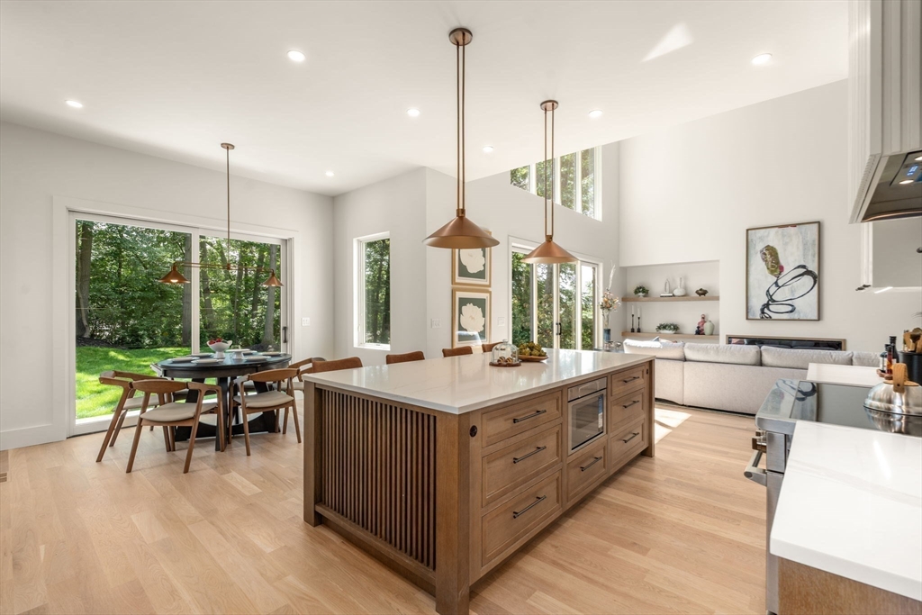 Newton, Massachusetts, 02461, United States, 6 Bedrooms Bedrooms, ,7 BathroomsBathrooms,Residential,For Sale,1882798