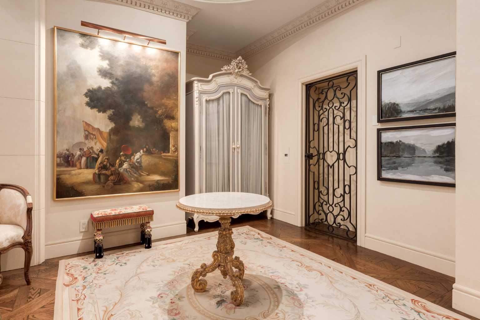 CALGARY, Alberta, T2P 5J9, CA, 2 Bedrooms Bedrooms, ,6 BathroomsBathrooms,Residential,For Sale,1987671