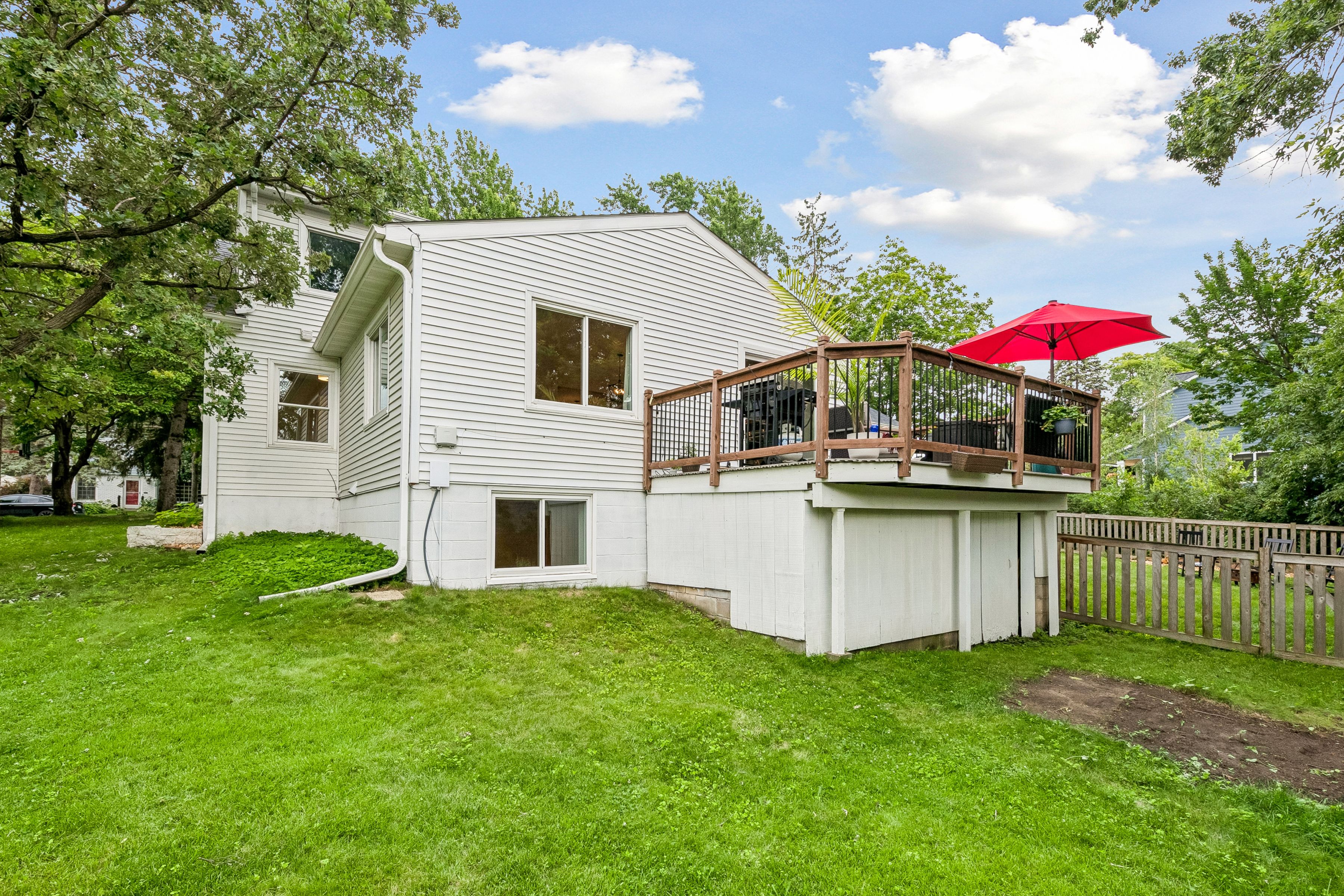  Beautifully Renovated in Coveted Chowen Park - 物件實景
