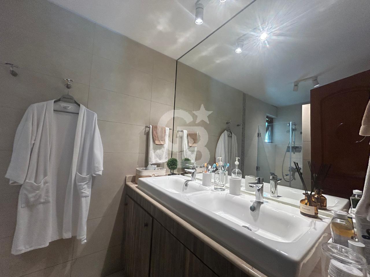 Lo Barnechea, Chile, 6 Bedrooms Bedrooms, ,5 BathroomsBathrooms,Residential,For Sale,1997477