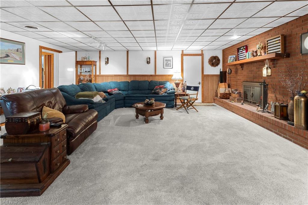 Chester, West Virginia, 26034, United States, 4 Bedrooms Bedrooms, ,3 BathroomsBathrooms,Residential,For Sale,1974553