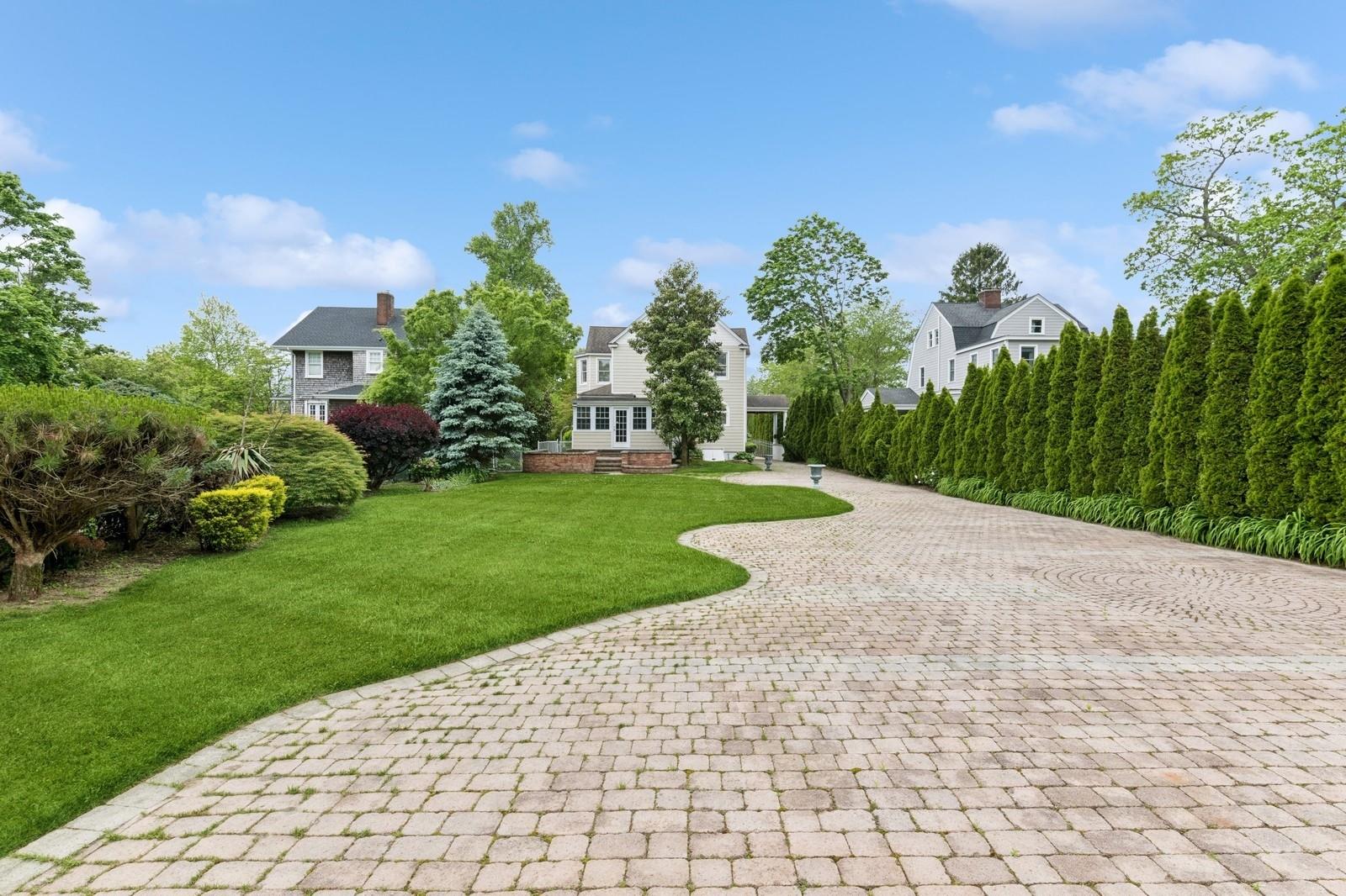 Bay Shore, New York, 11706, United States, 4 Bedrooms Bedrooms, ,3 BathroomsBathrooms,Residential,For Sale,1836669