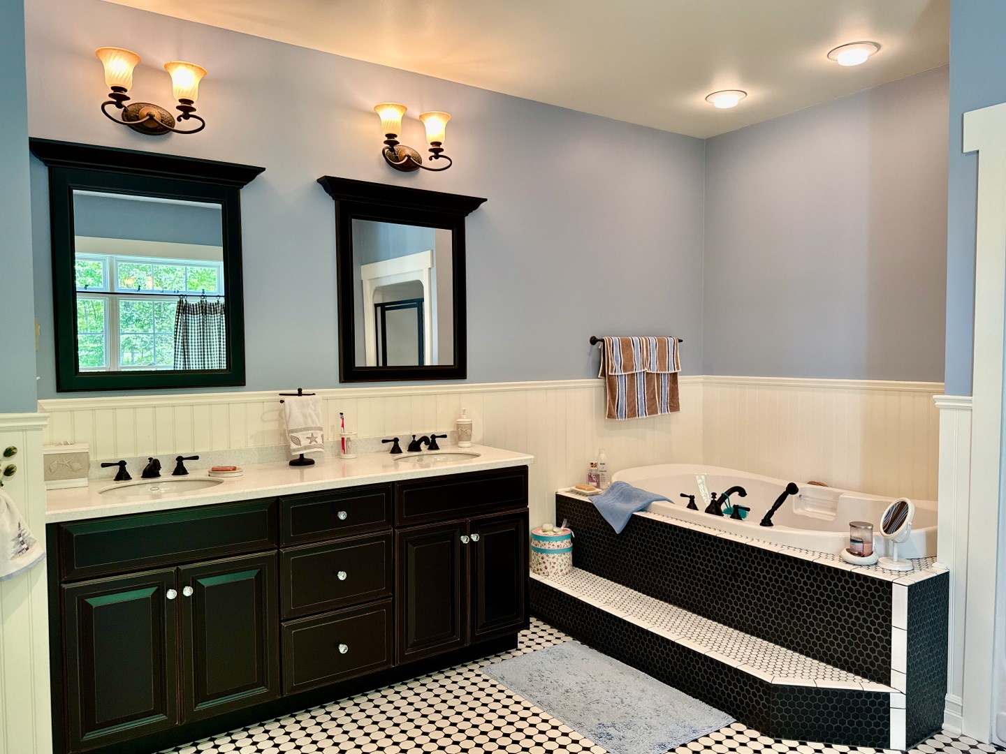 Hawley, Pennsylvania, 18428, United States, 3 Bedrooms Bedrooms, ,4 BathroomsBathrooms,Residential,For Sale,1846687