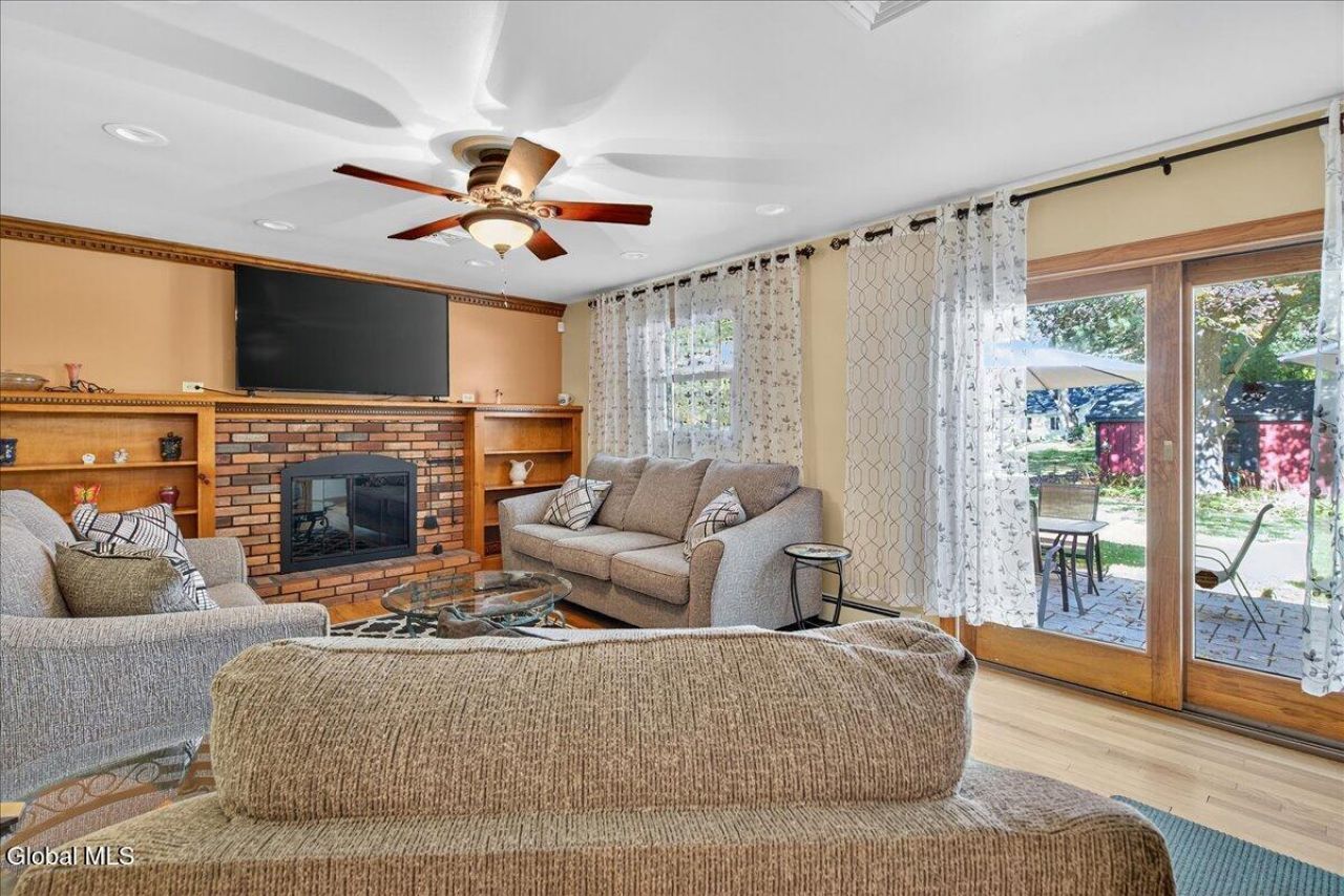 Clifton Park, New York, 12065, United States, 4 Bedrooms Bedrooms, ,3 BathroomsBathrooms,Residential,For Sale,1968691