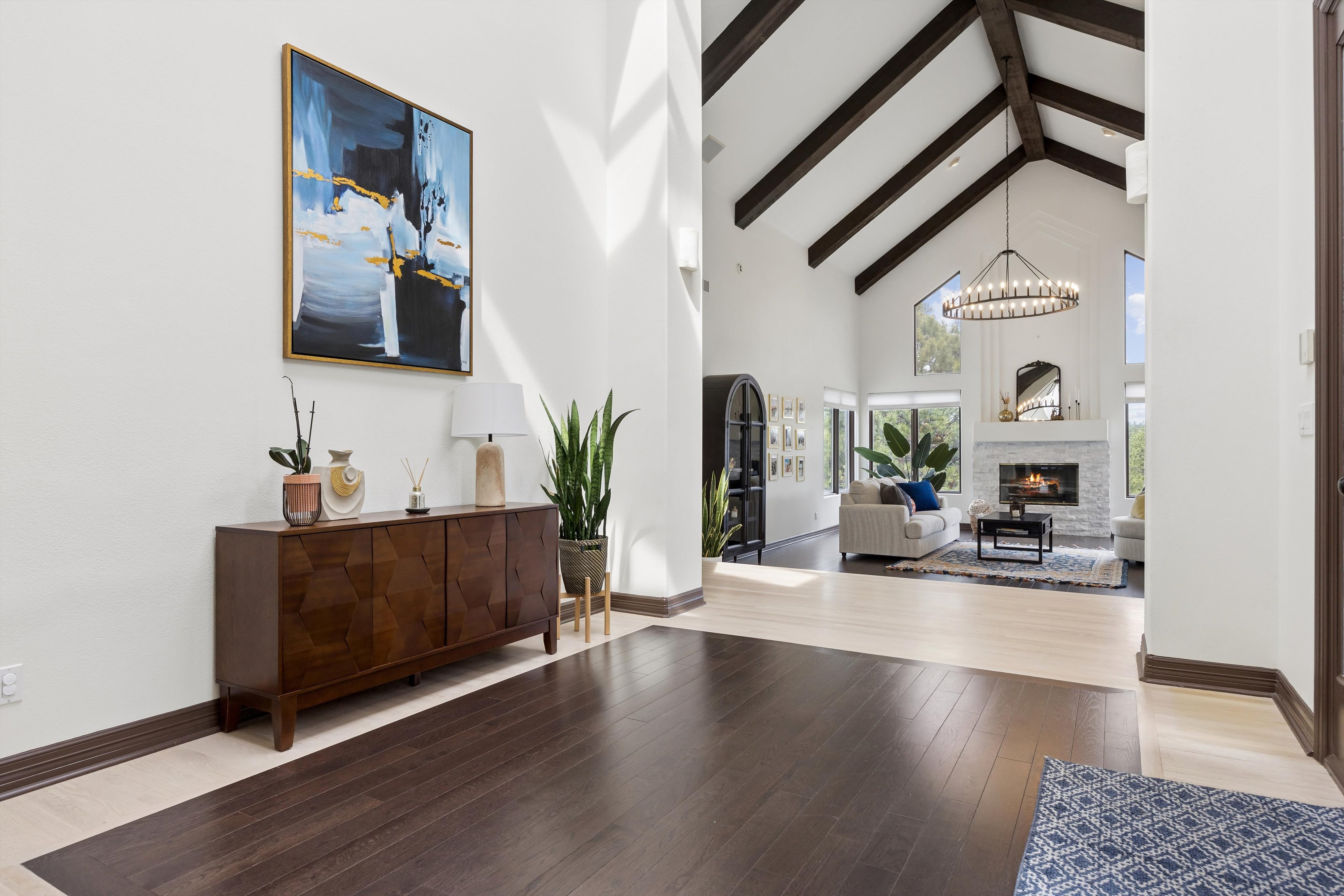  Remodeled 4 Bed 6 Bath Residence Offering Mountain, Sunset Views & Privacy - 物件實景