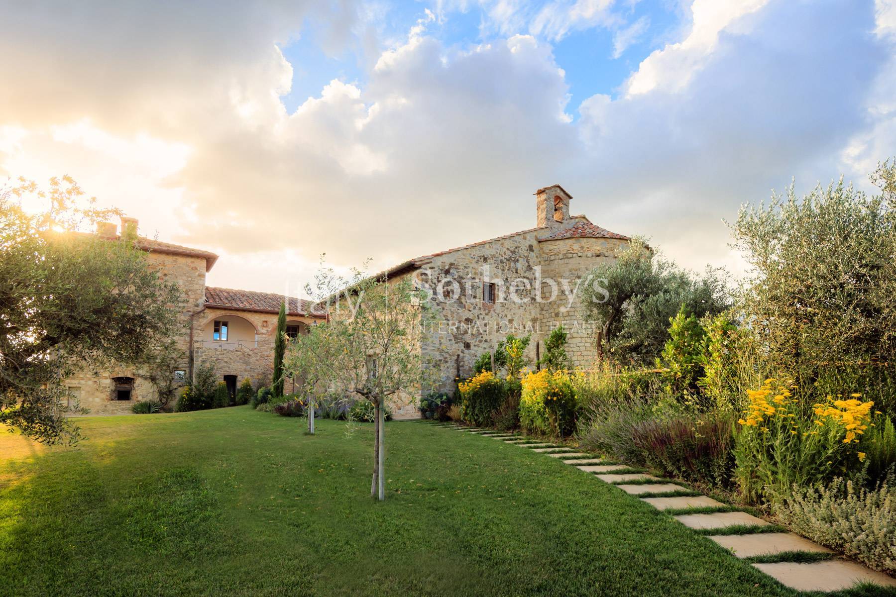  A prestigious wine estate with villa, pool and church - 物件實景