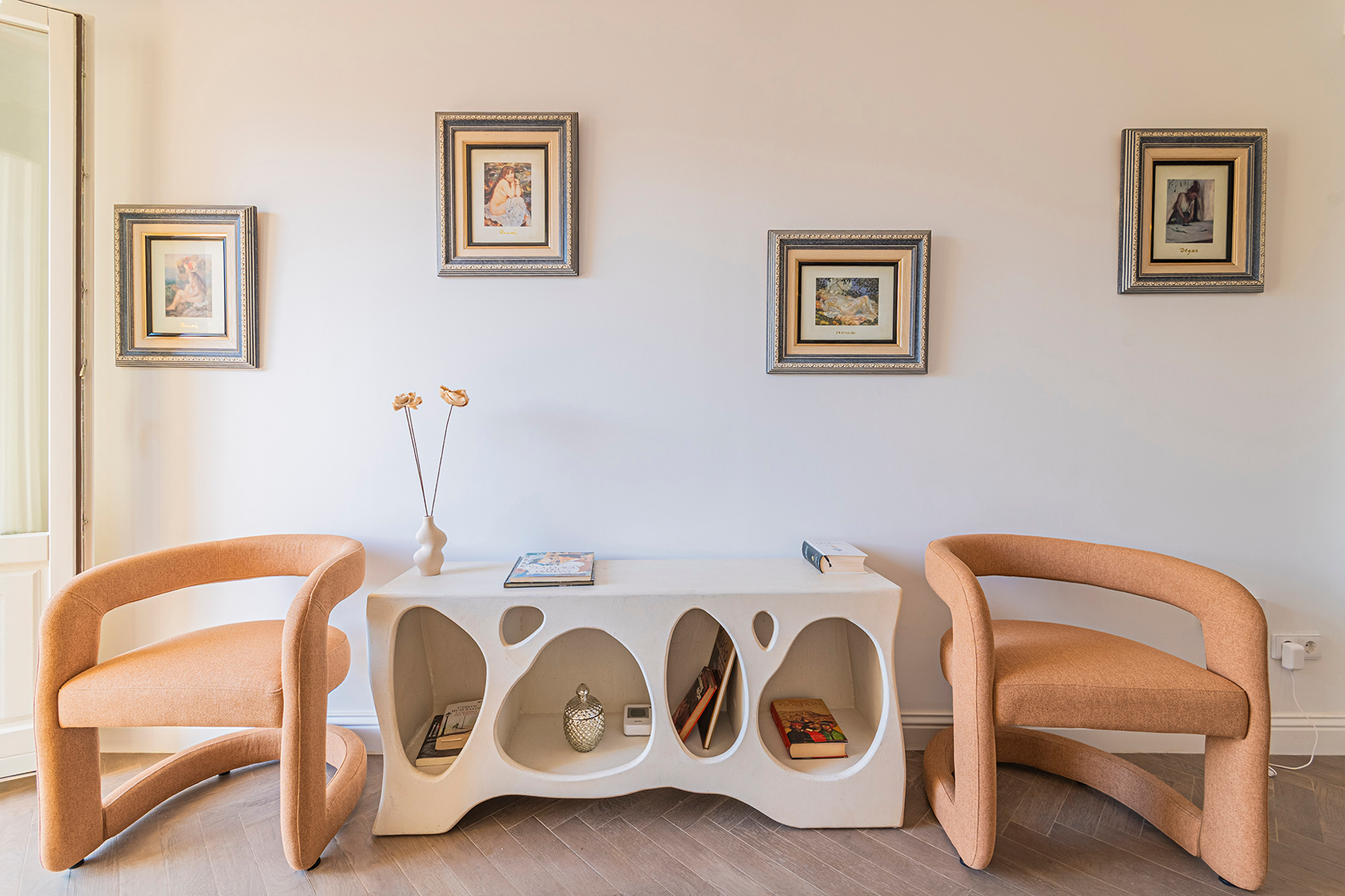  Elegant Three-Bedroom Flat with Terrace Next to Plaça Catalunya - 物件實景