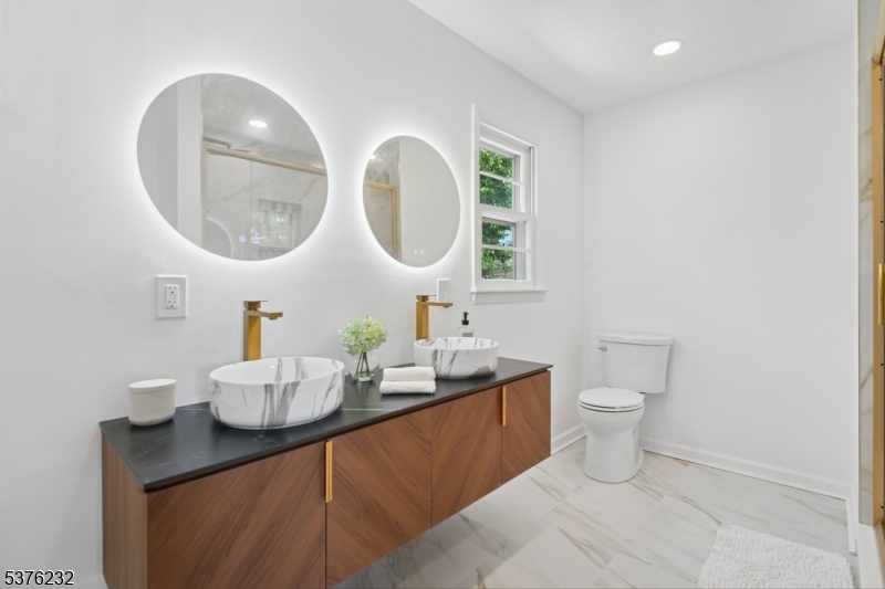 West Orange Twp., New Jersey, 07052, United States, 4 Bedrooms Bedrooms, ,3 BathroomsBathrooms,Residential,For Sale,1918388