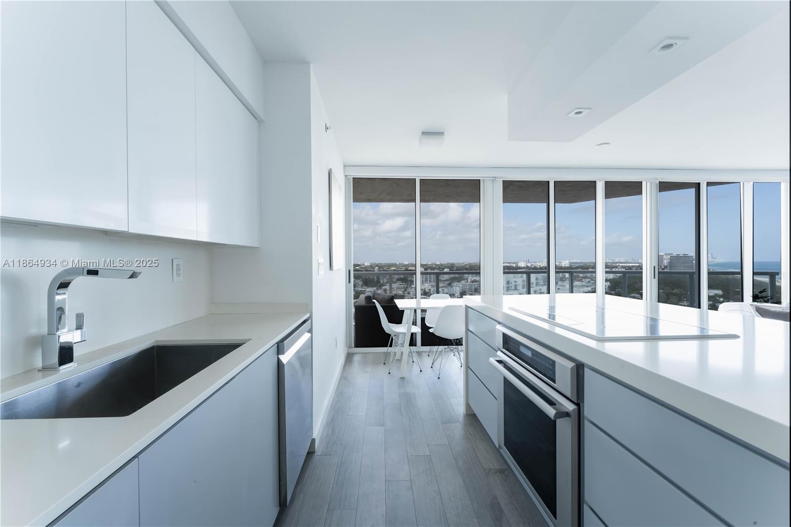 Miami Beach, Florida, 33141, United States, 2 Bedrooms Bedrooms, ,2 BathroomsBathrooms,Residential,For Sale,1927404