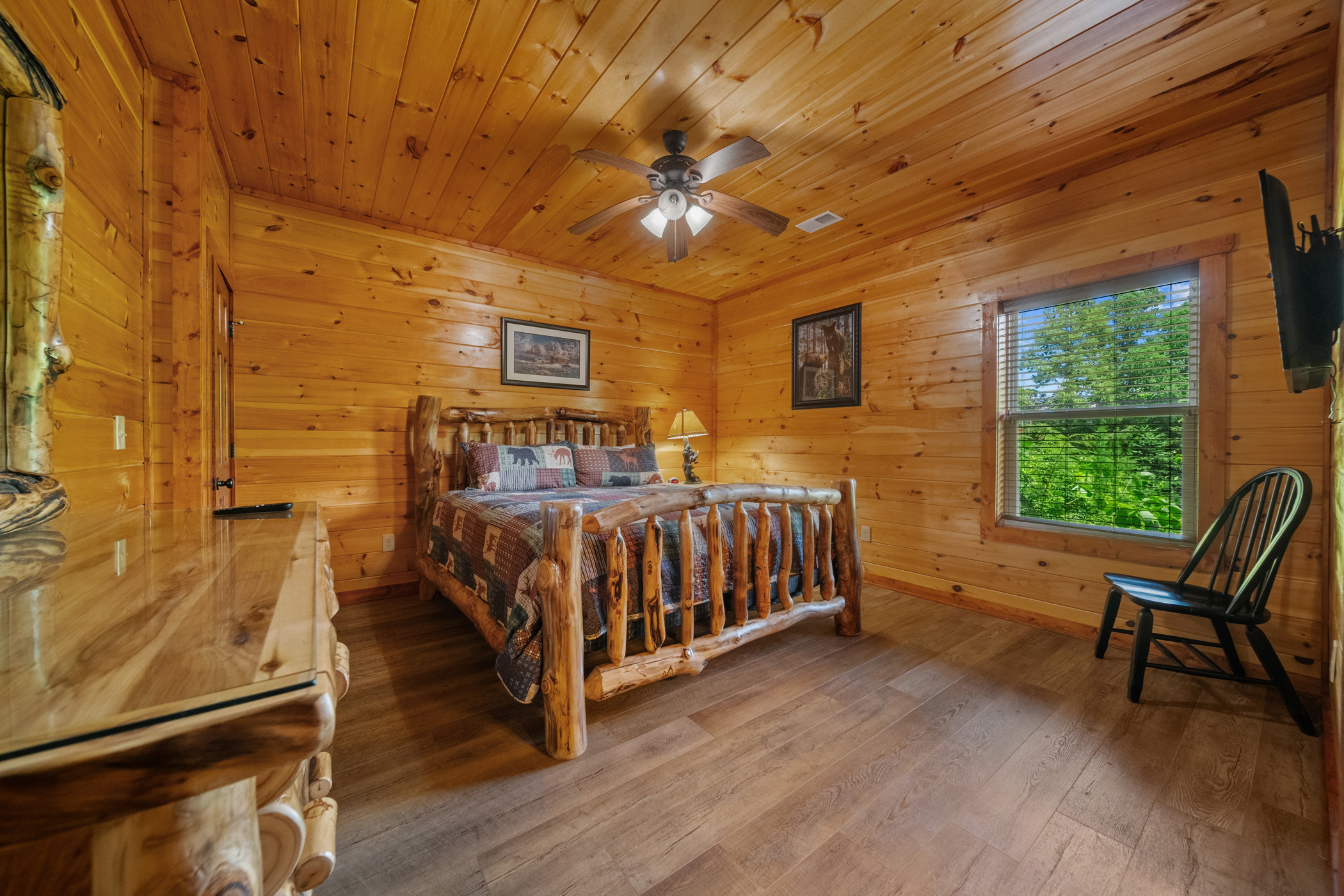 Gatlinburg, Tennessee, 37738, United States, 5 Bedrooms Bedrooms, ,6 BathroomsBathrooms,Residential,For Sale,1914127