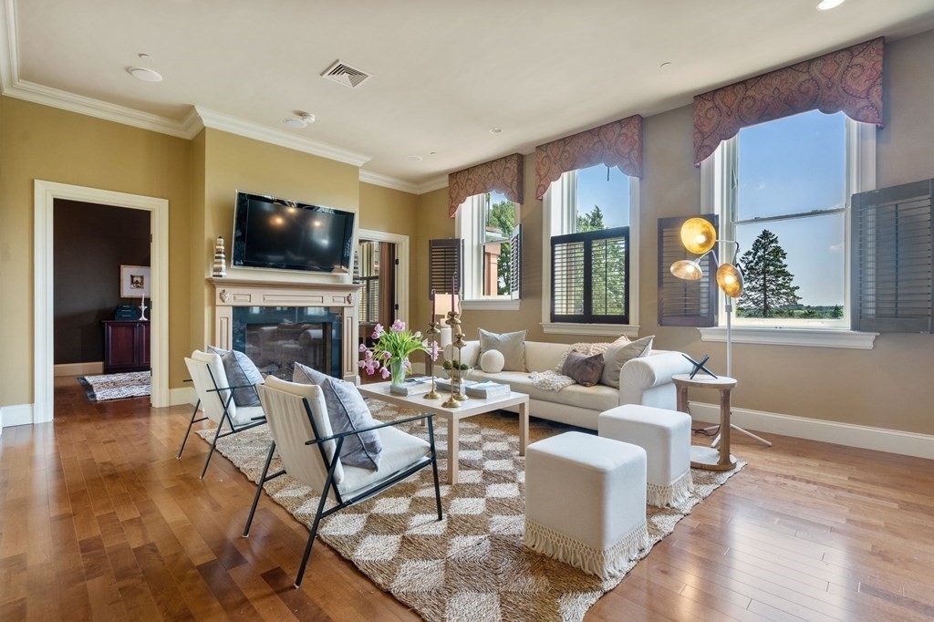 Brookline, Massachusetts, 02445, United States, 2 Bedrooms Bedrooms, ,3 BathroomsBathrooms,Residential,For Sale,1898369