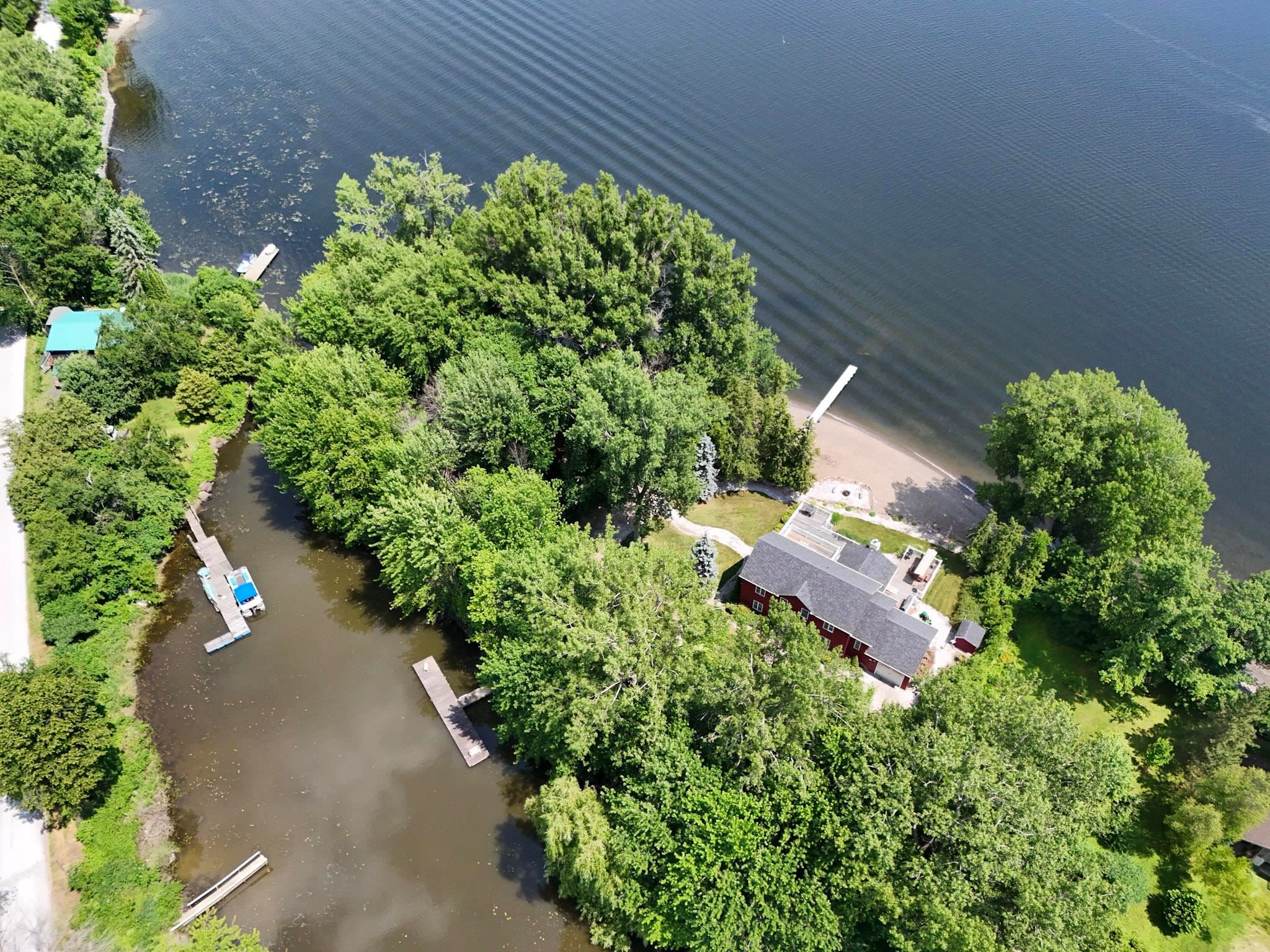 Alburgh, Vermont, 05440, United States, 5 Bedrooms Bedrooms, ,1 BathroomBathrooms,Residential,For Sale,1885348